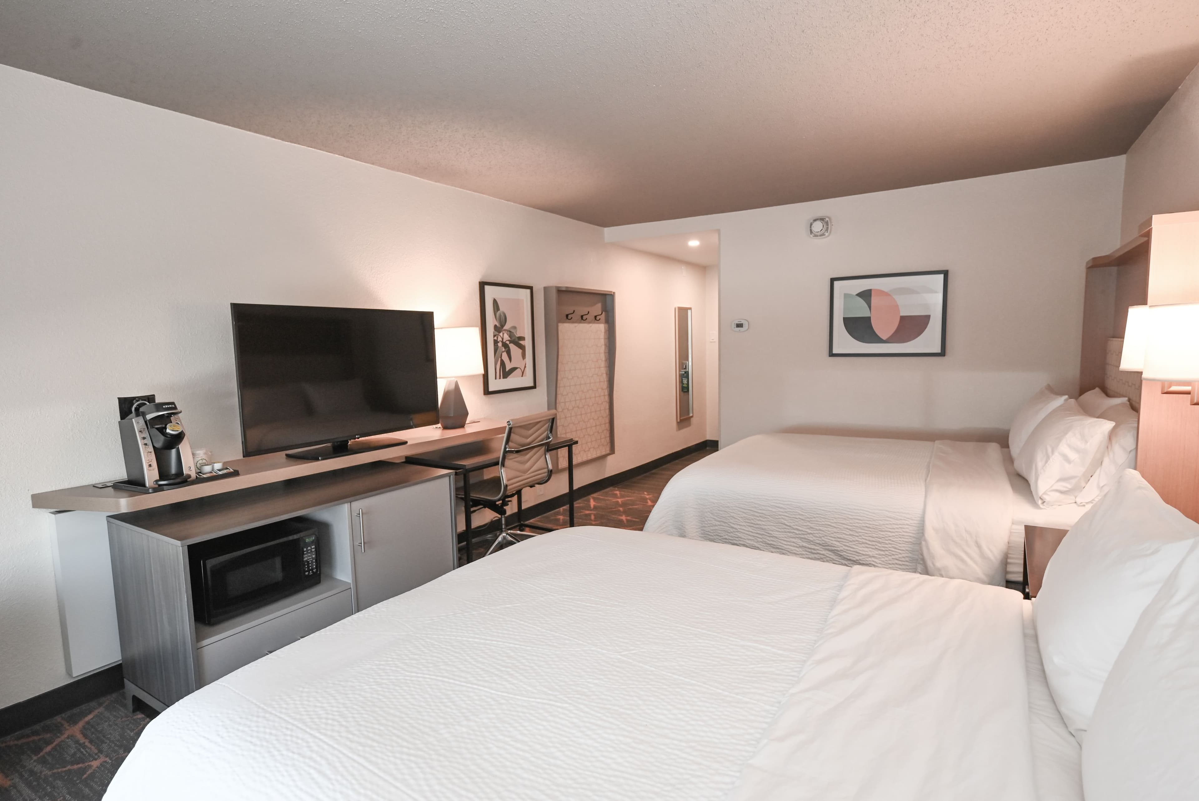 Holiday Inn Cleveland-Mayfield — 12