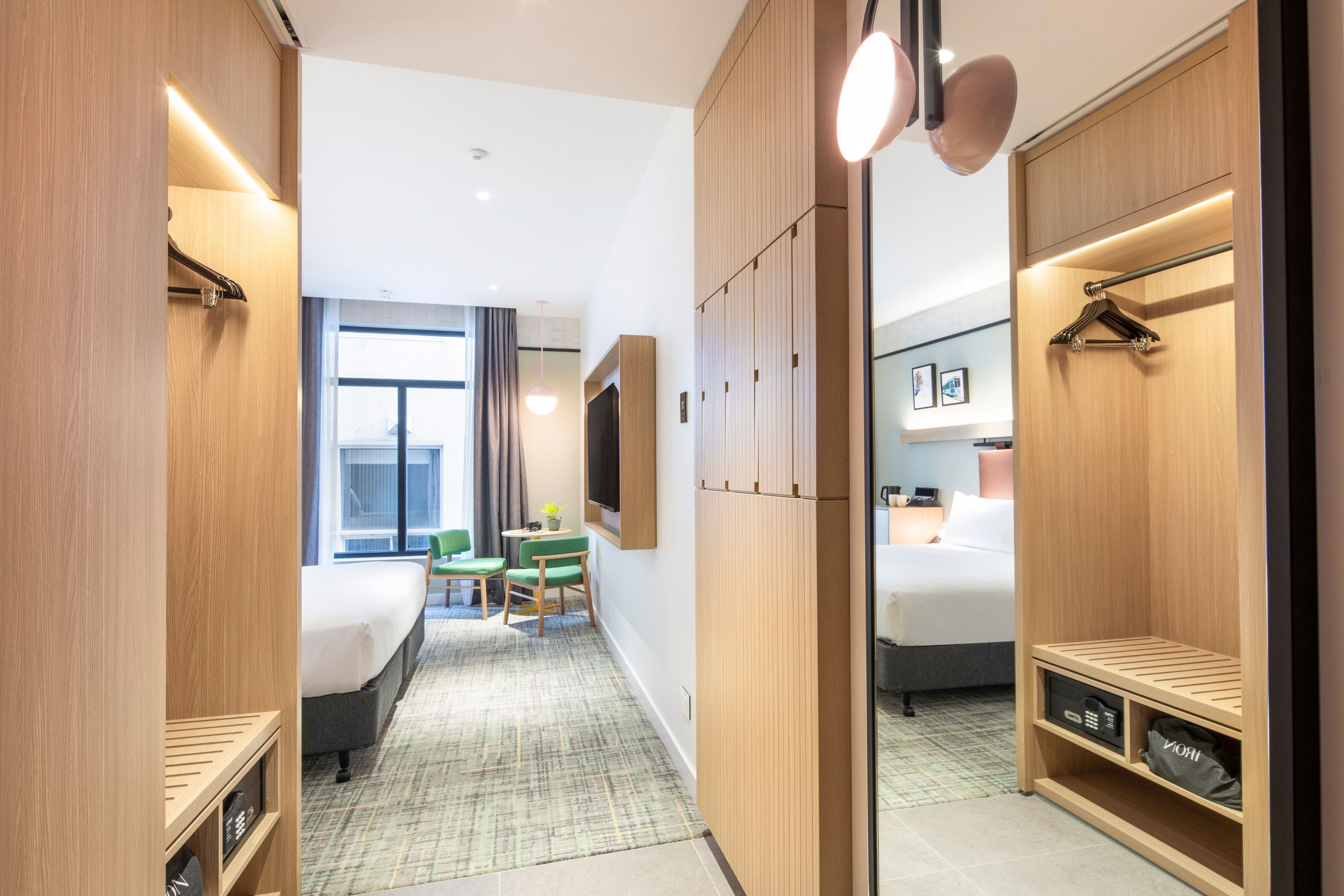 Holiday Inn Melbourne Bourke Street Mall — 2