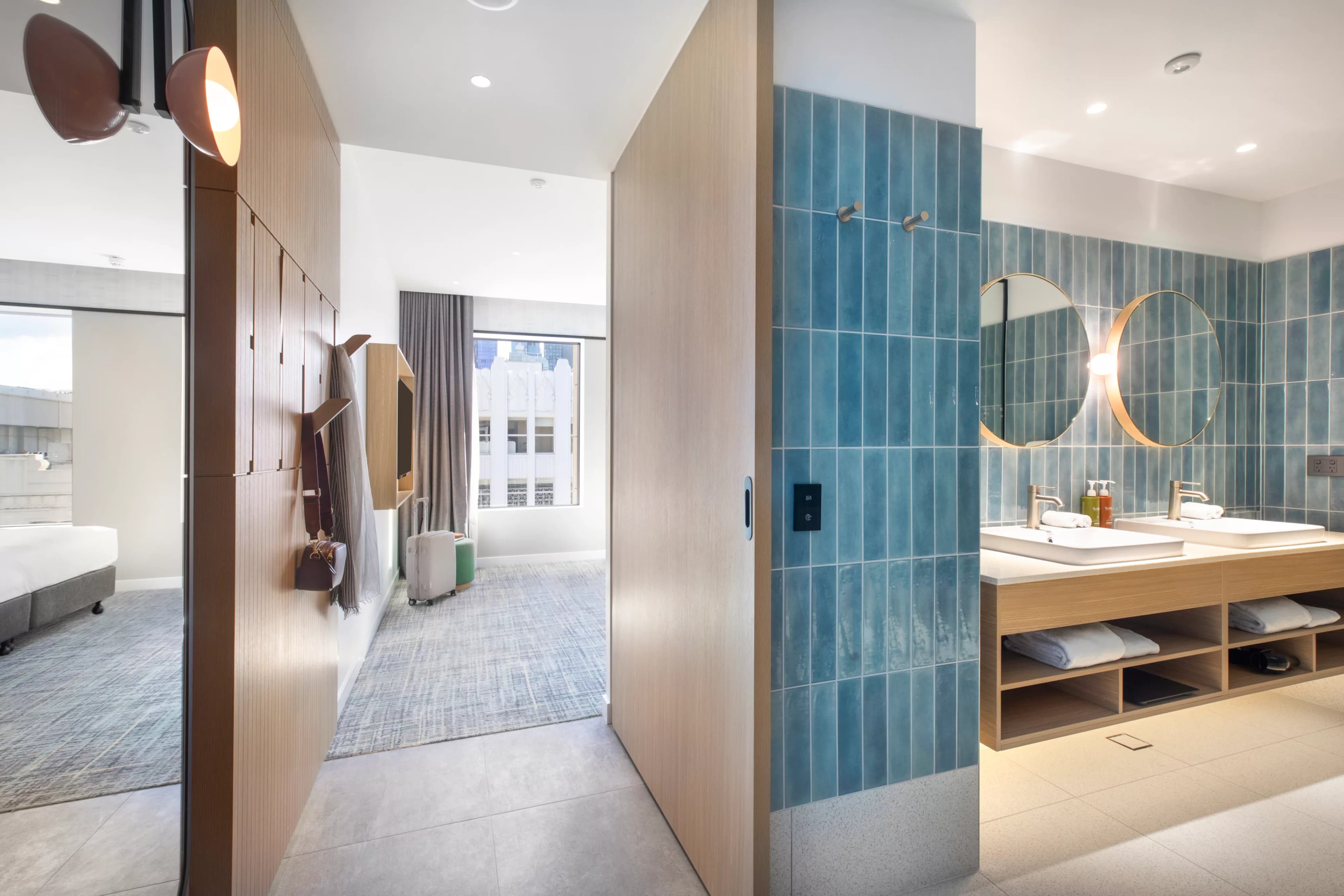 Holiday Inn Melbourne Bourke Street Mall — 82