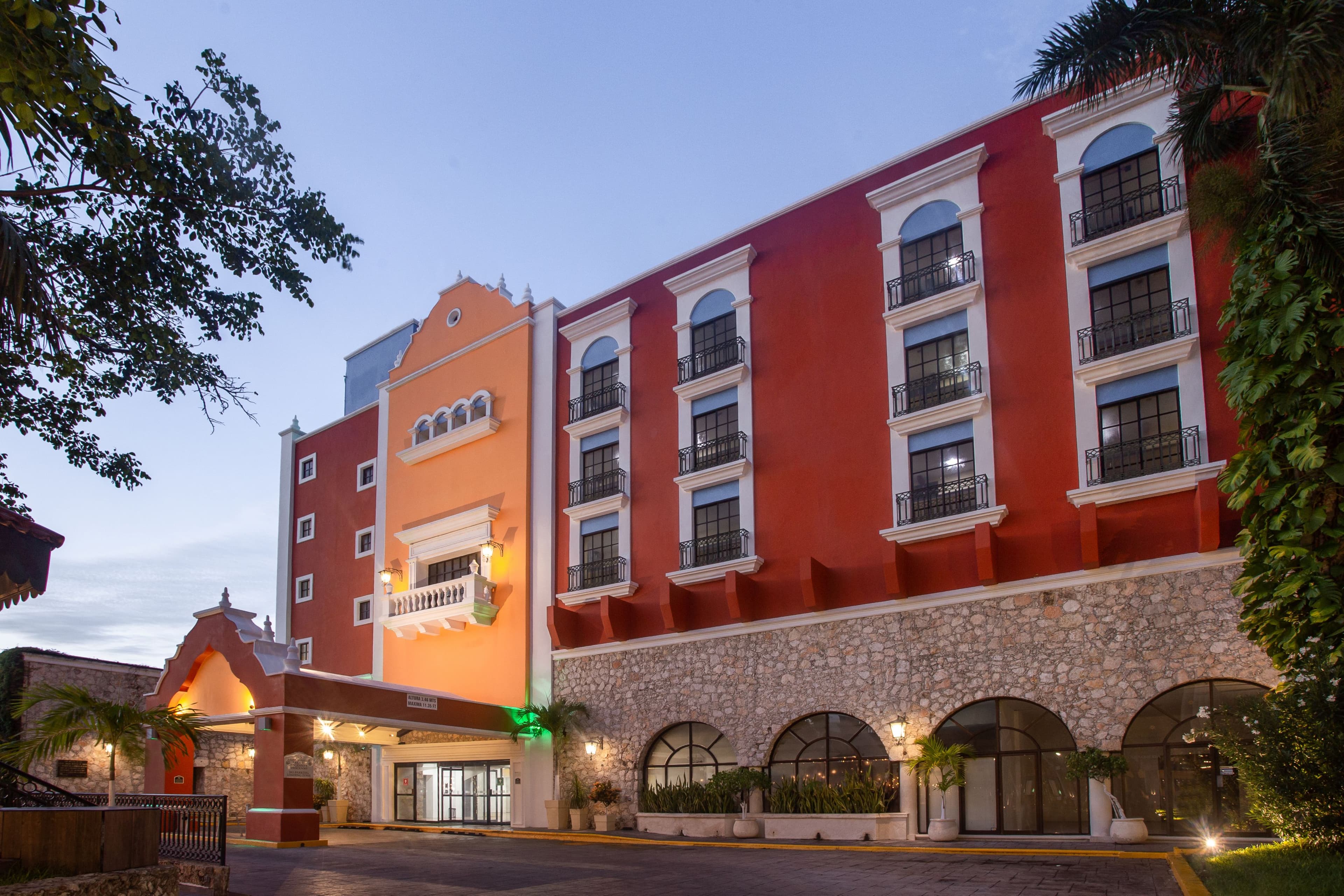 Holiday Inn Merida - Image 1