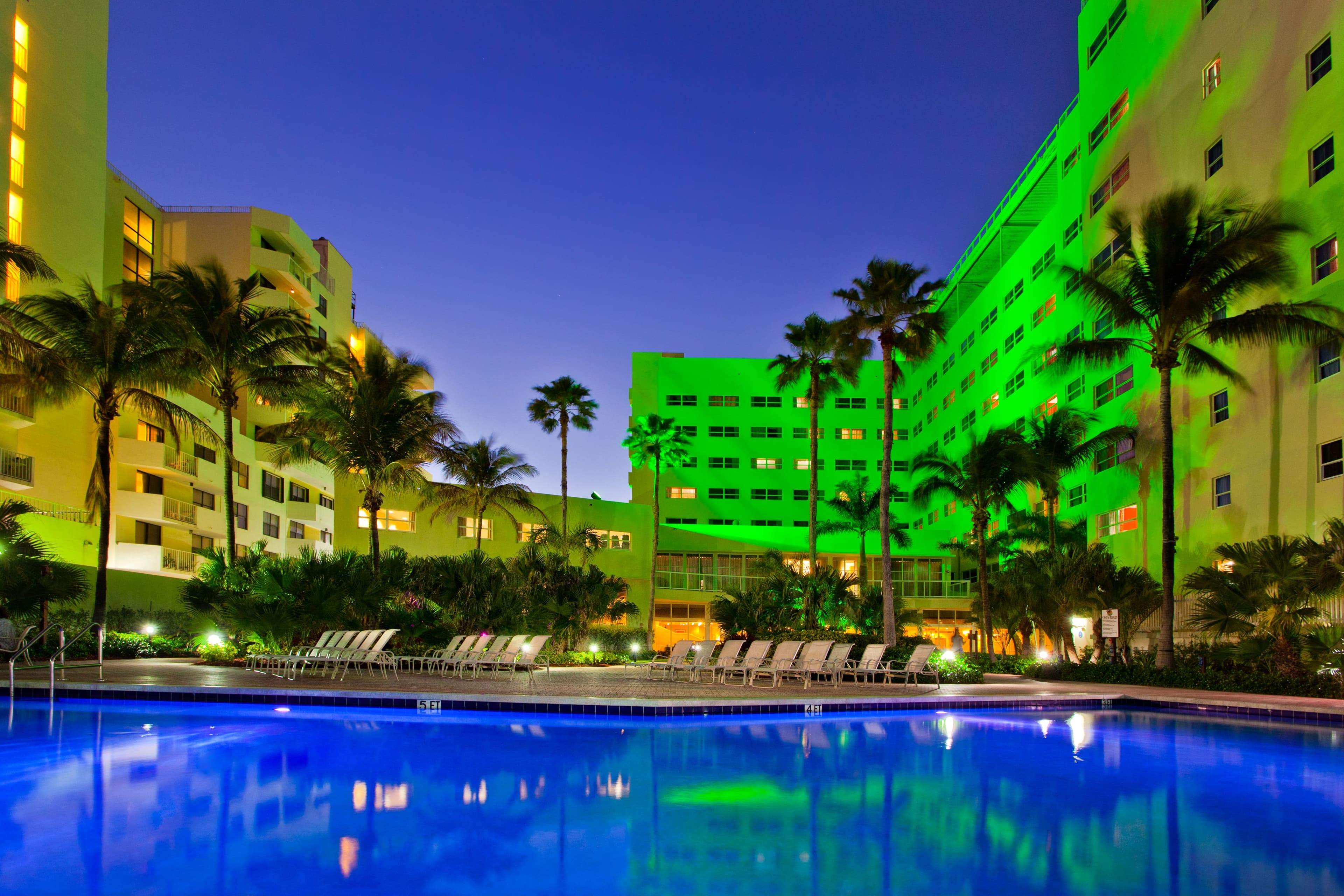 Holiday Inn Miami Beach-Oceanfront - Image 1