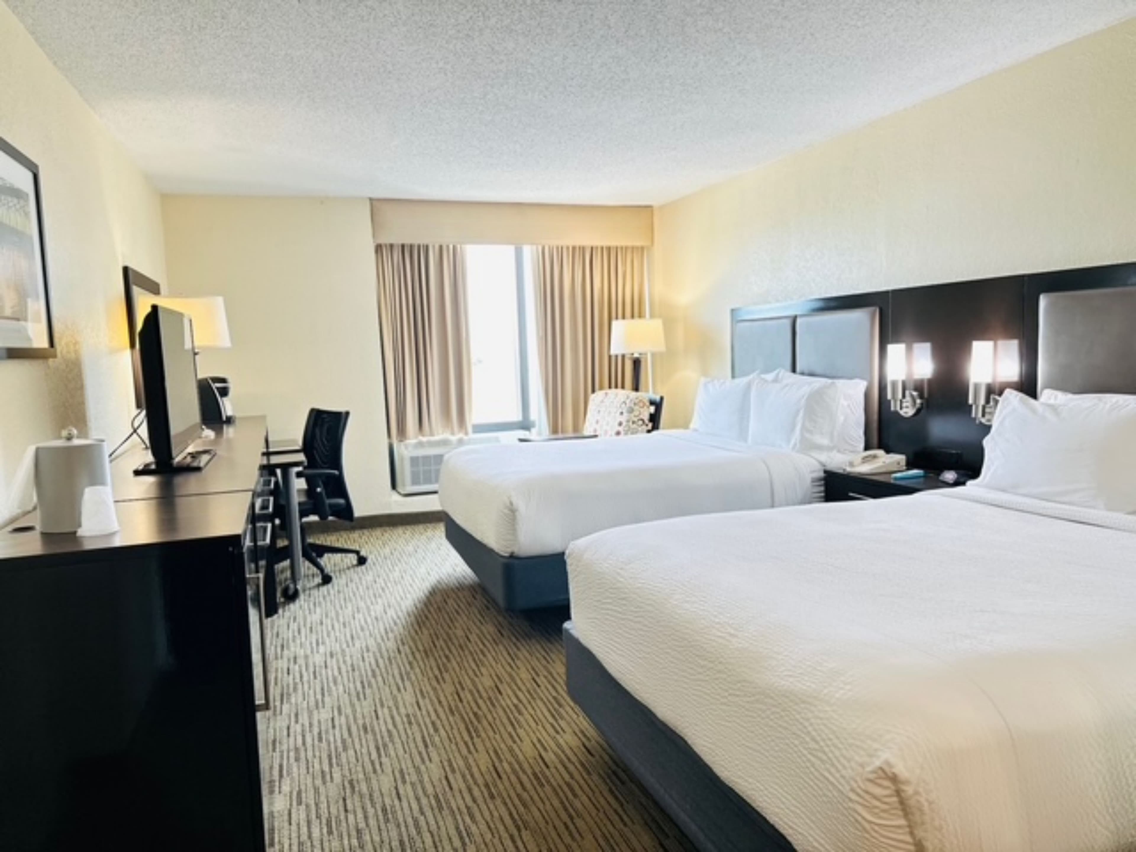 Holiday Inn Miami-International Airport — 11