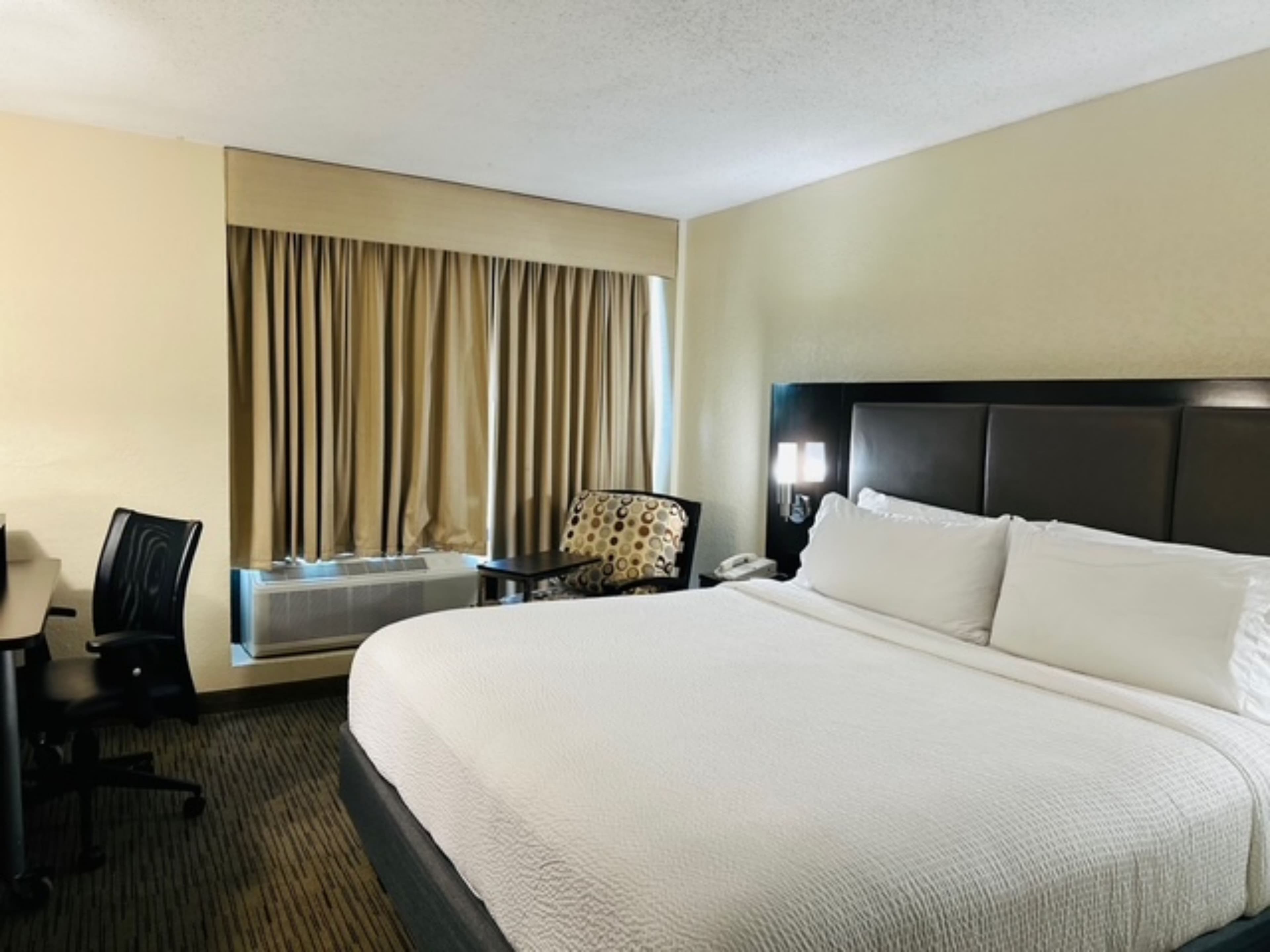 Holiday Inn Miami-International Airport - Image 5