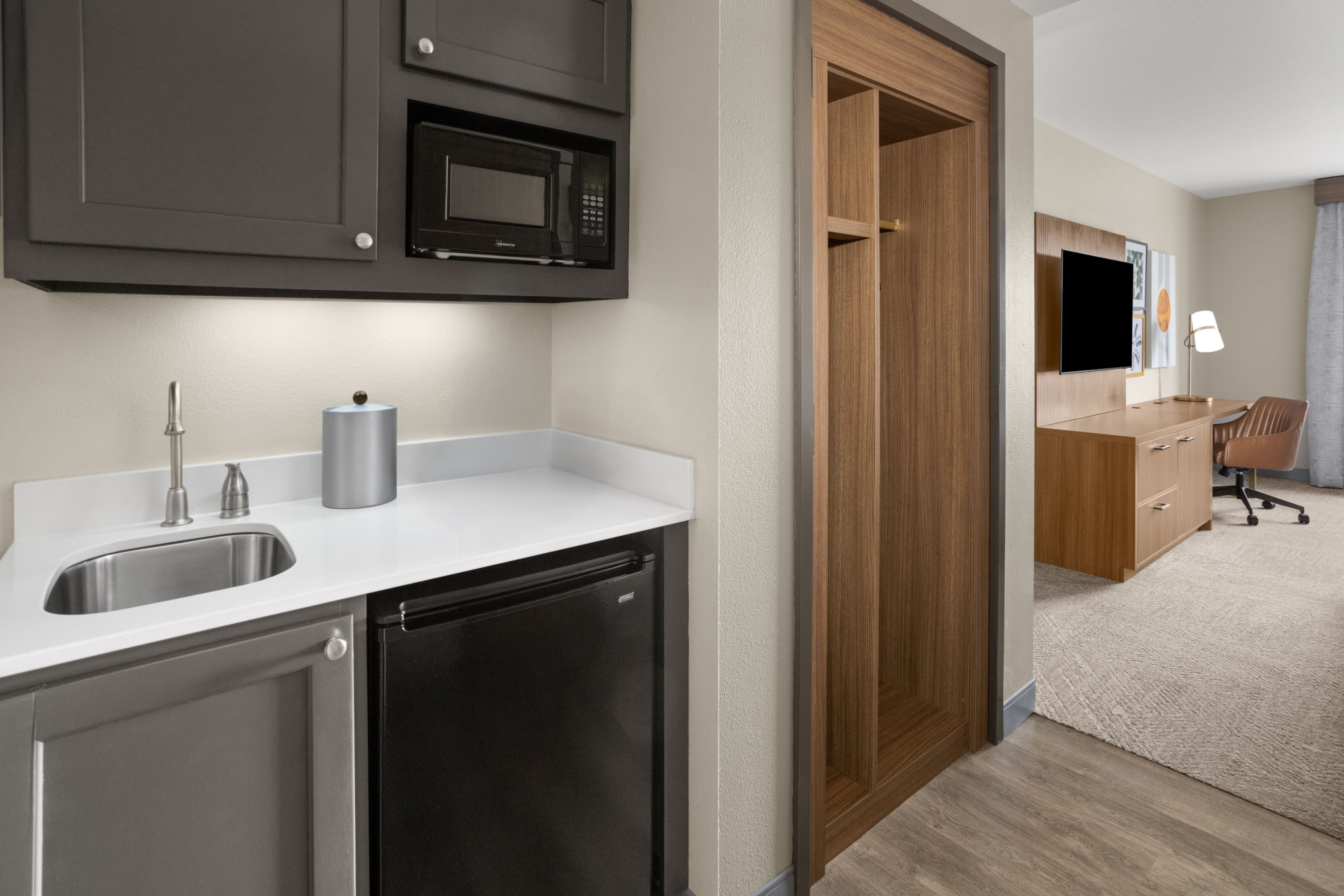 Holiday Inn Midland — 11