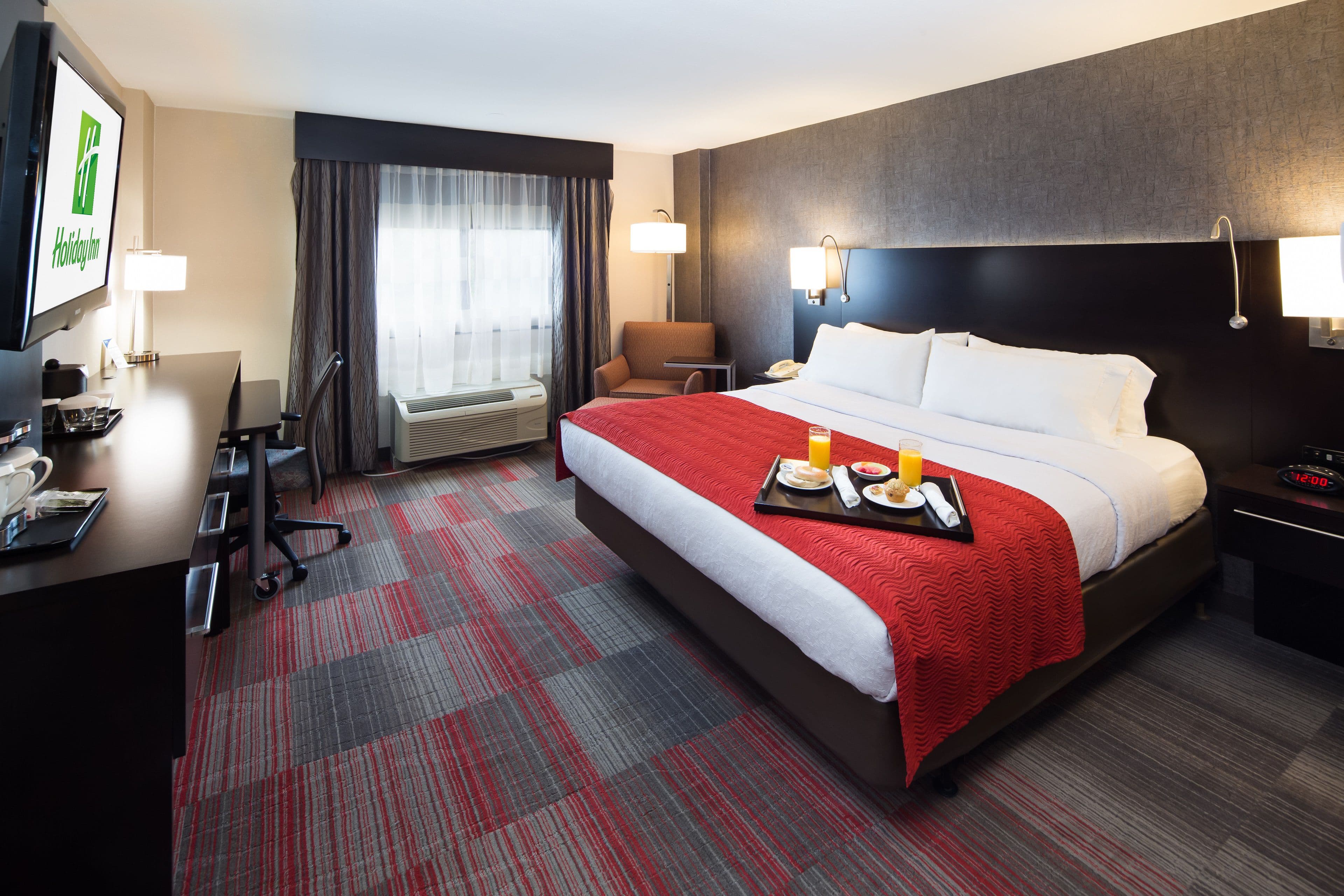 Holiday Inn Milwaukee Riverfront — 9