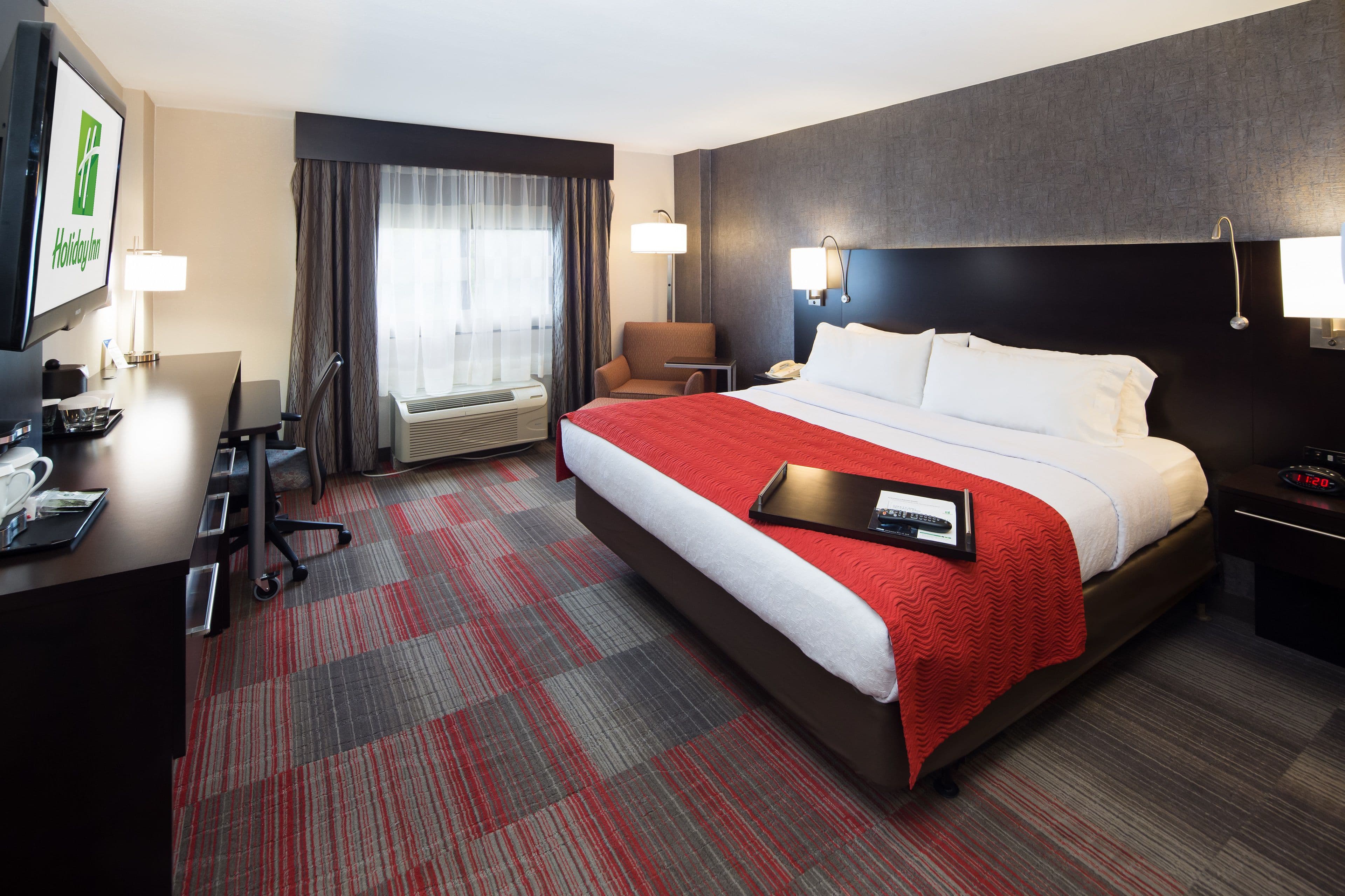 Holiday Inn Milwaukee Riverfront — 7
