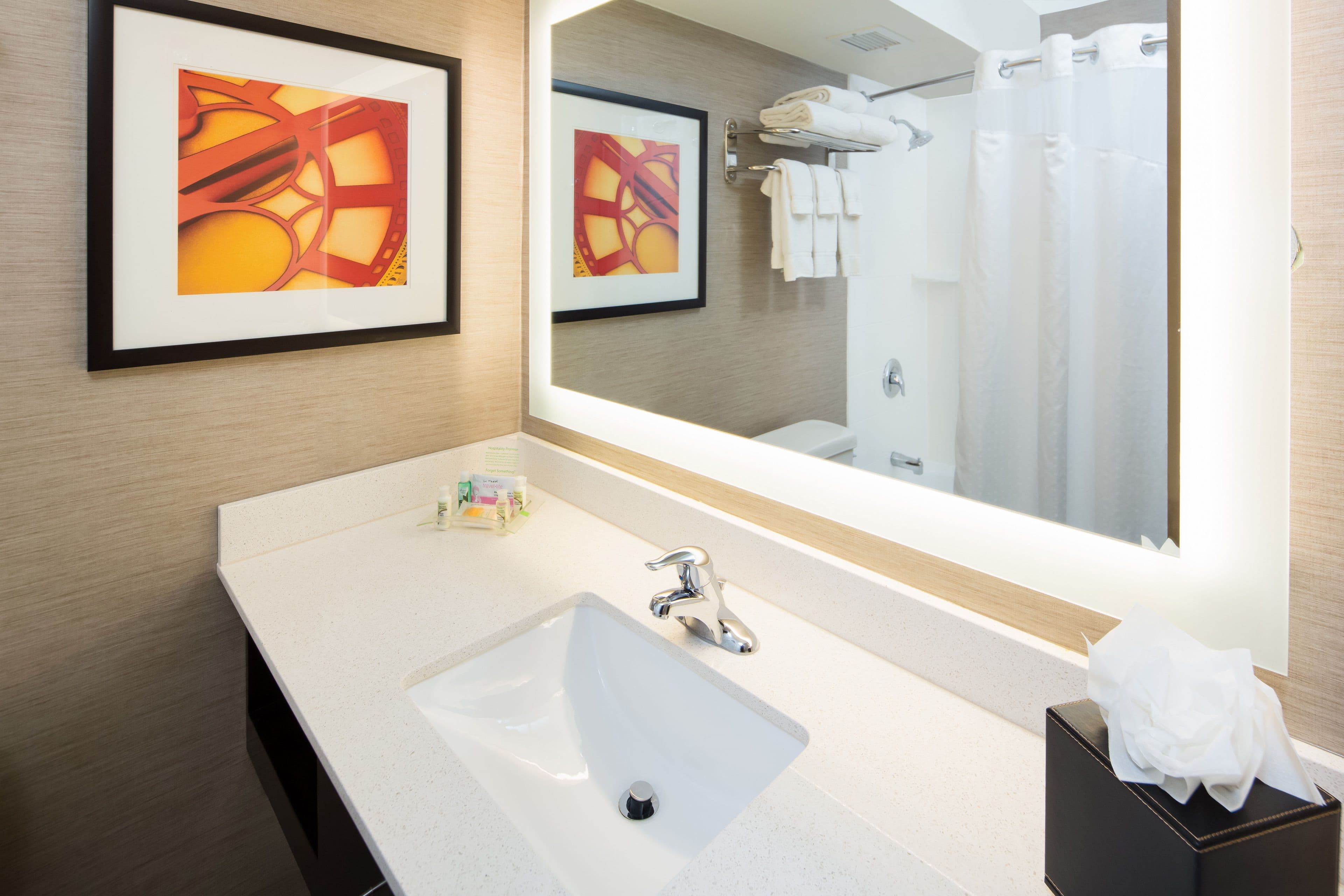Holiday Inn Milwaukee Riverfront - Image 5
