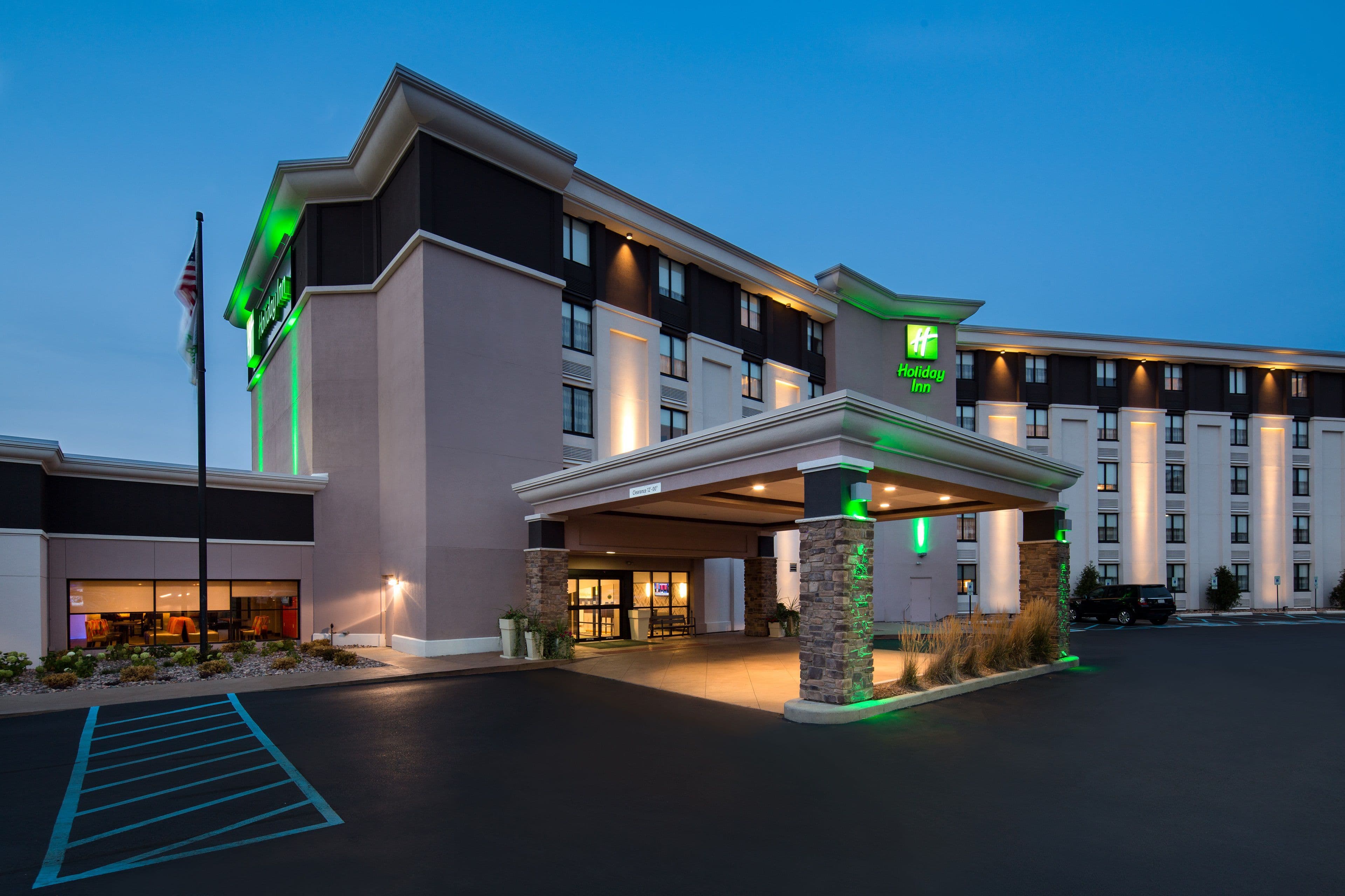 Holiday Inn Milwaukee Riverfront - Image 1
