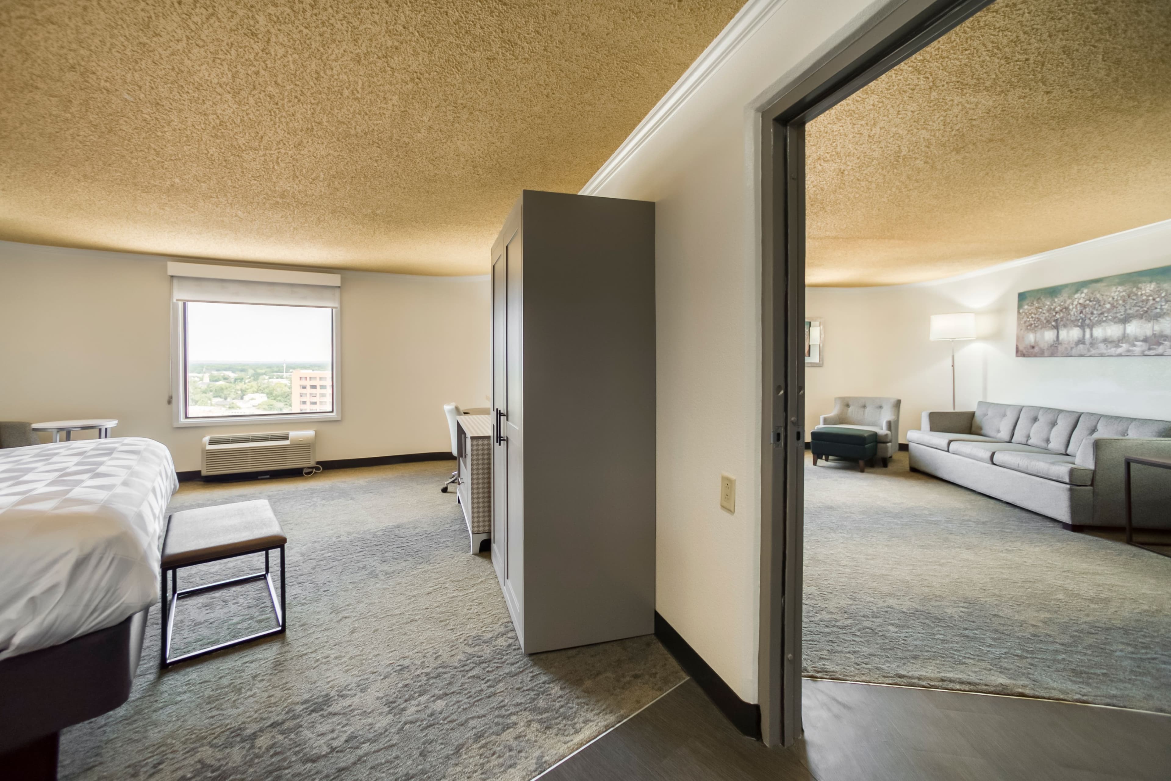 Holiday Inn Mobile-Dwtn/Hist. District — 98