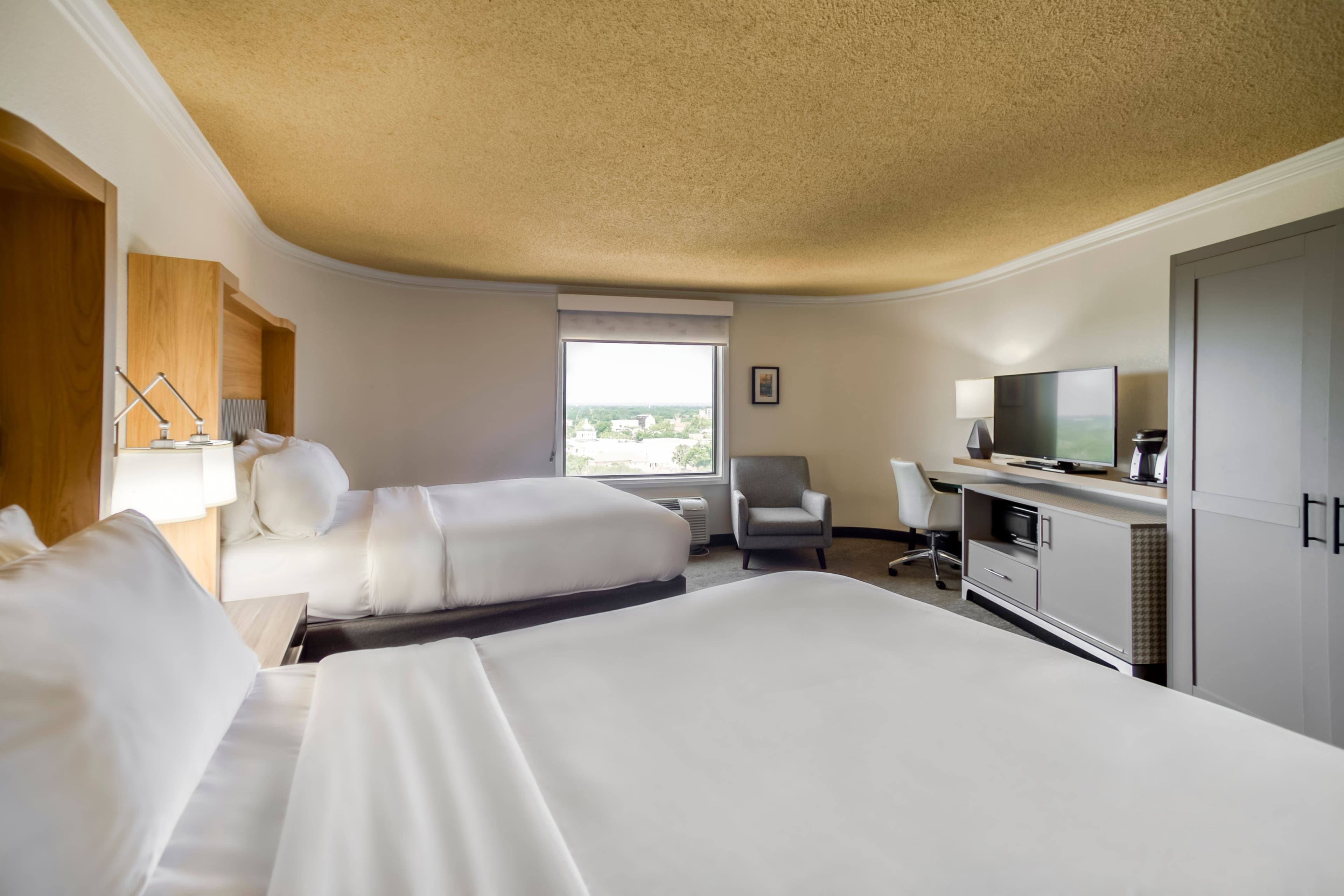 Holiday Inn Mobile-Dwtn/Hist. District — 43