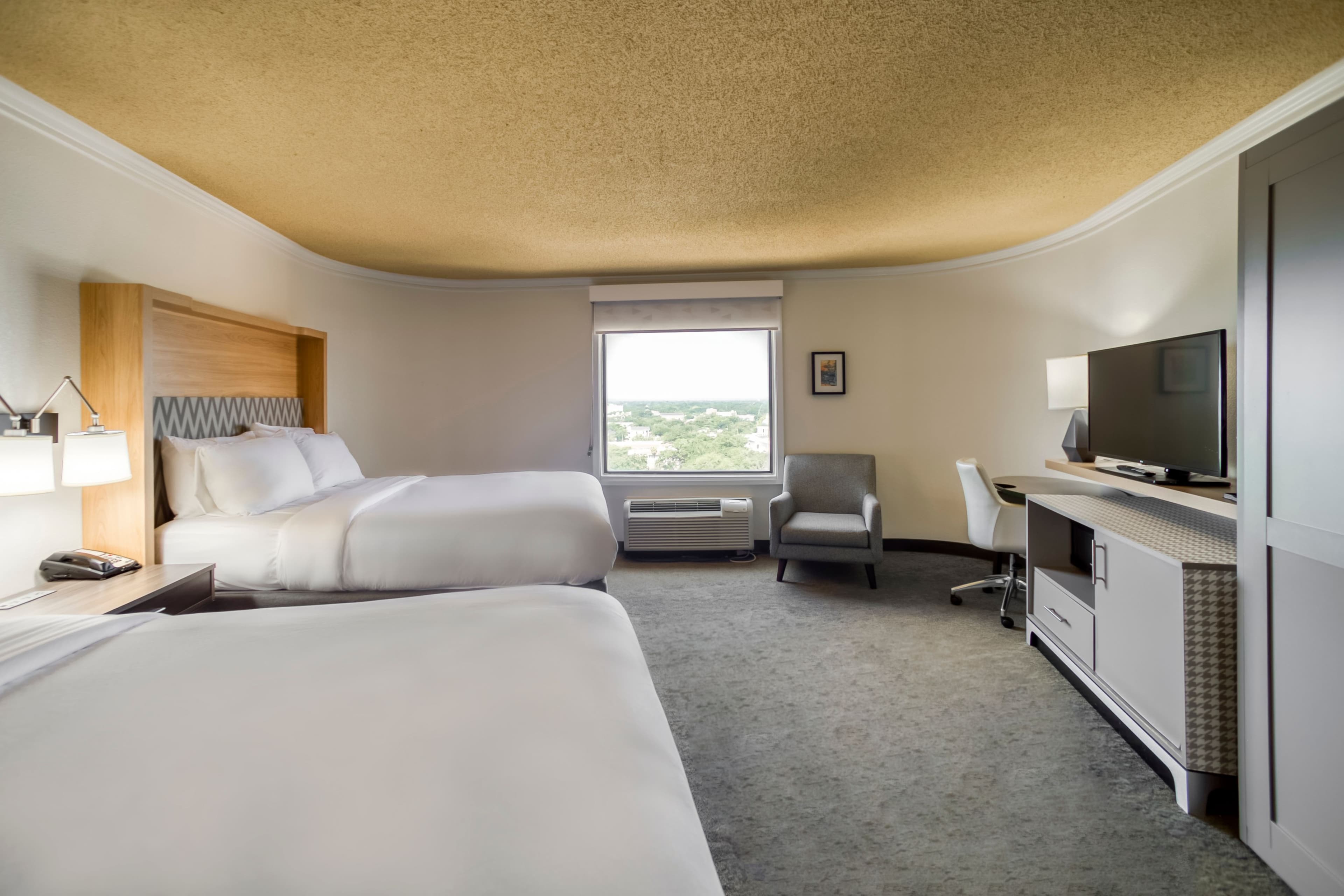 Holiday Inn Mobile-Dwtn/Hist. District — 45