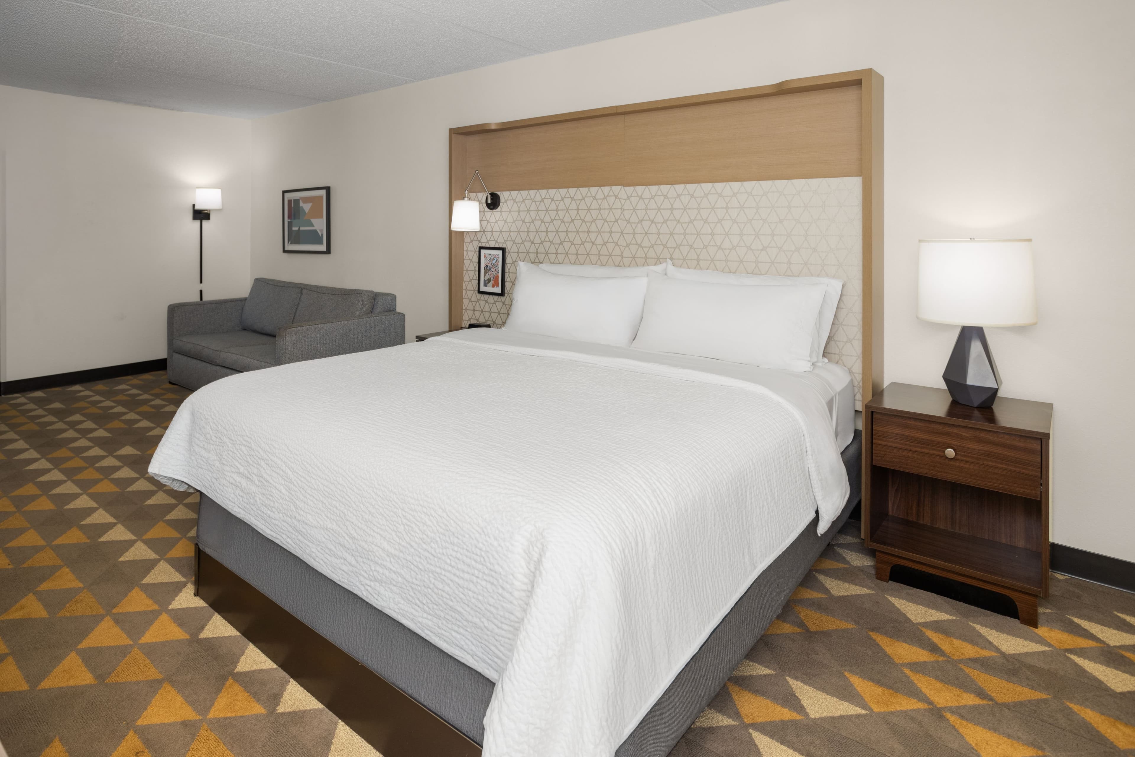 1 King Standard - Image 1