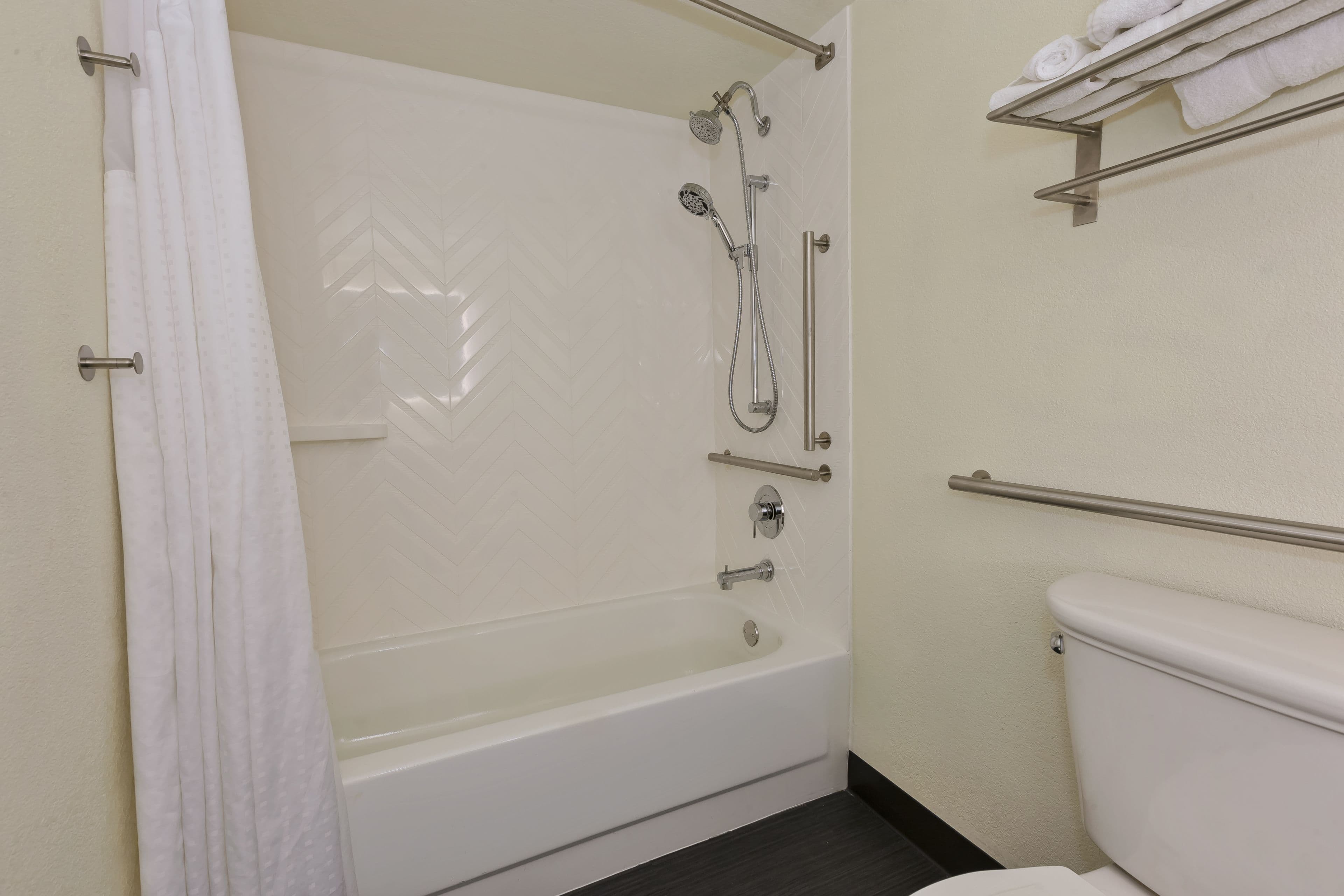 Holiday Inn Morgantown - Reading Area — 25