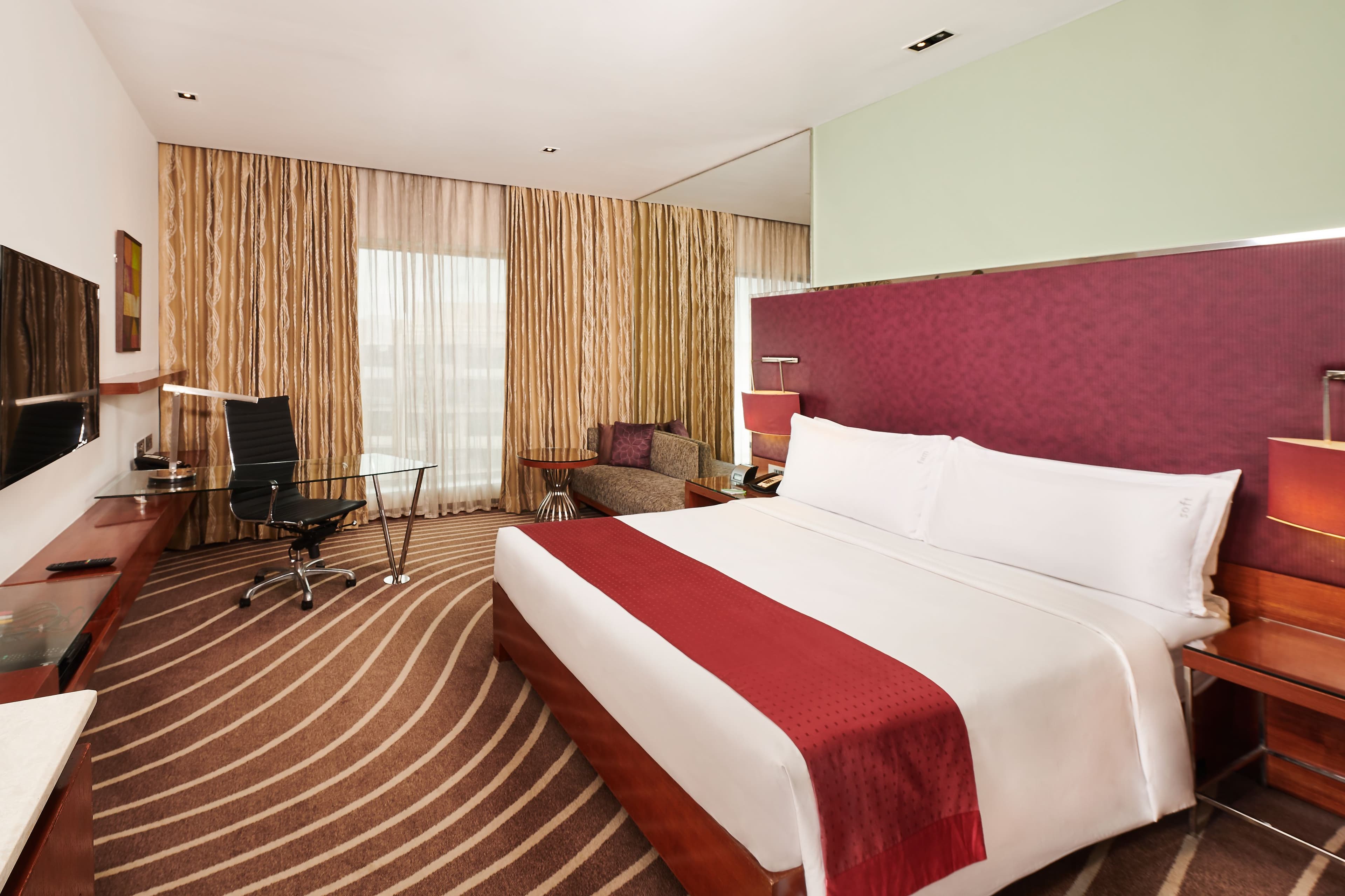 Holiday Inn Mumbai International Airport — 6