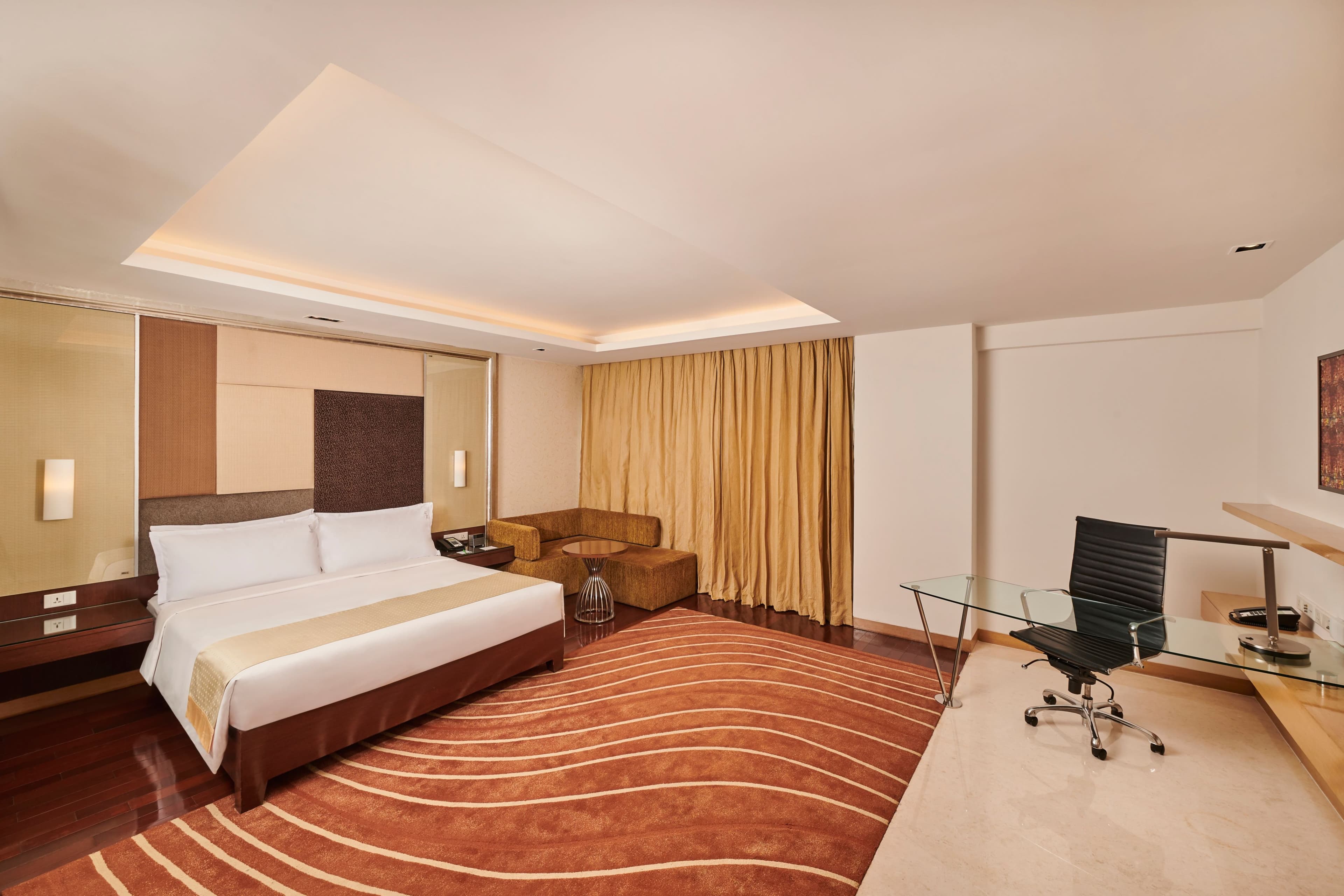 Holiday Inn Mumbai International Airport — 33