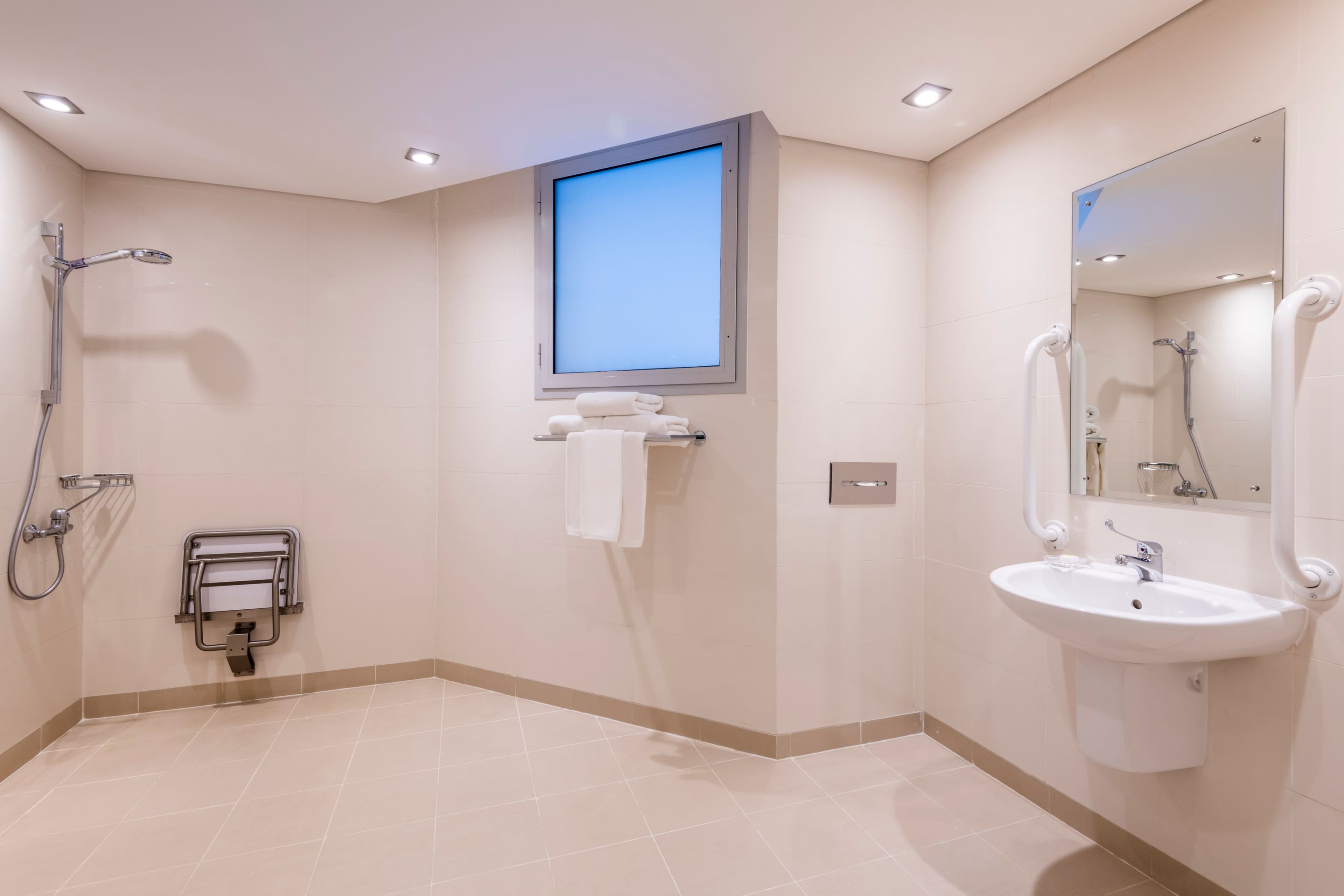Holiday Inn Muscat Al Seeb — 10