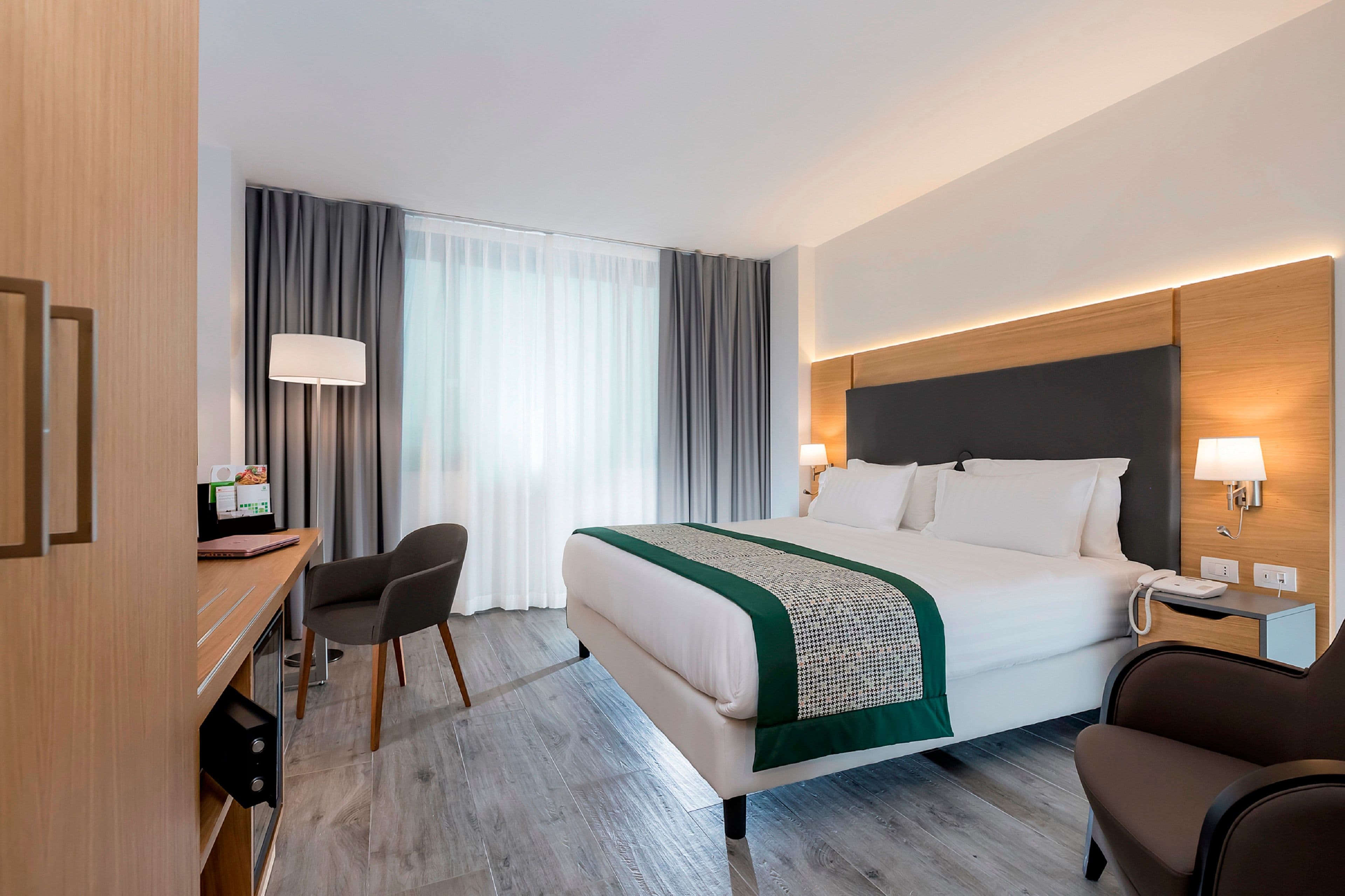 Holiday Inn Naples — 3
