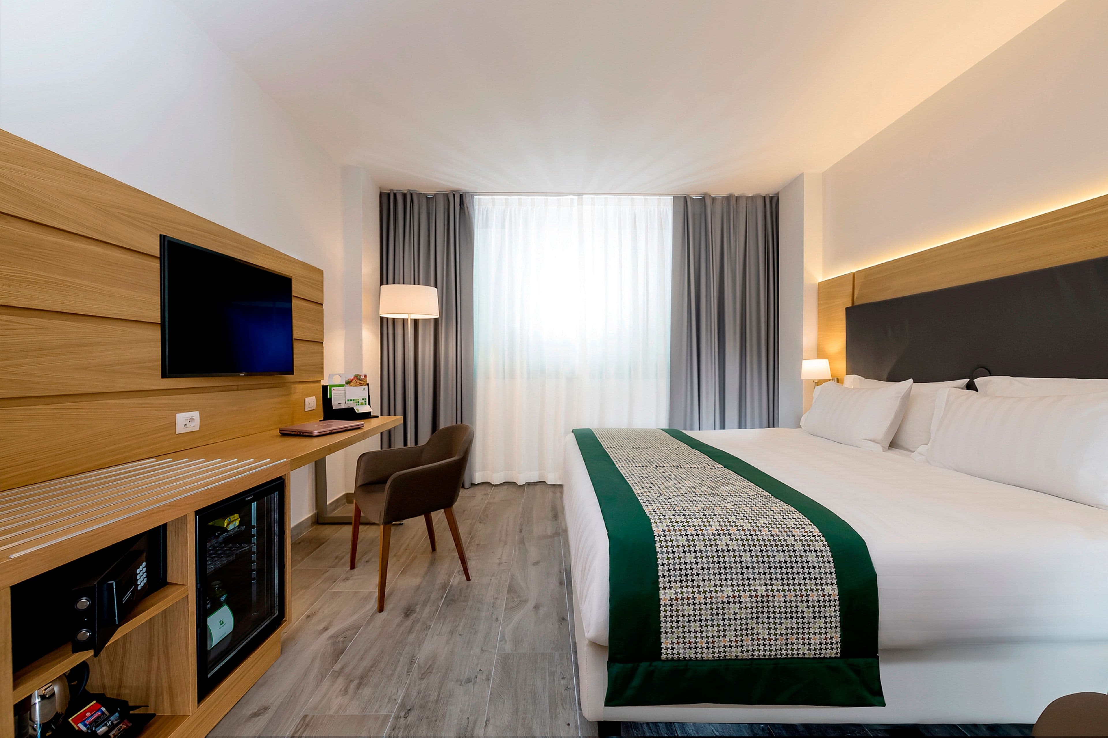 Holiday Inn Naples — 4