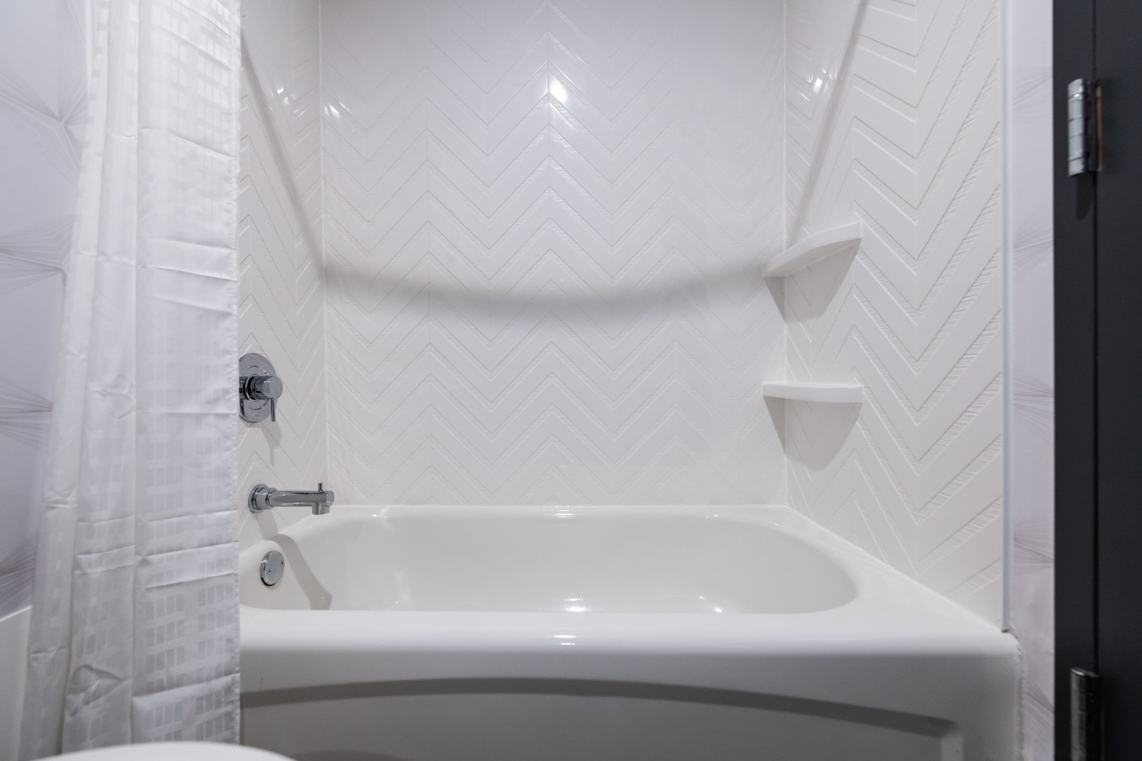 Holiday Inn Newark International Airport - Image 4