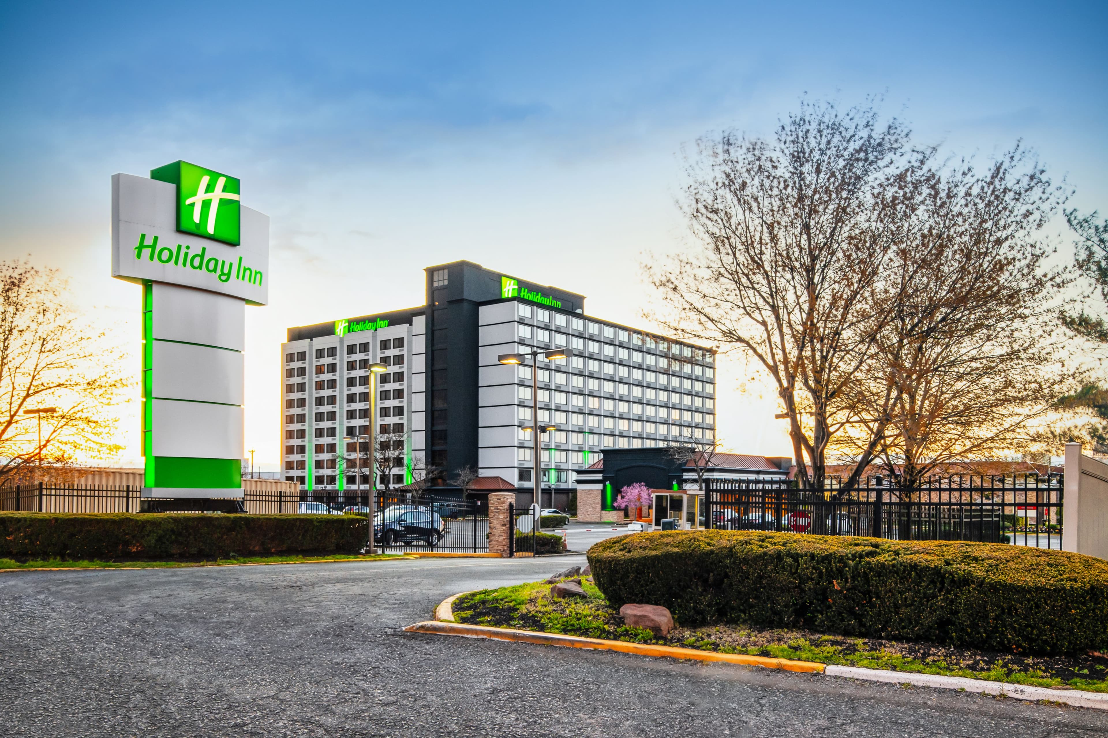 Holiday Inn Newark International Airport - Image 1