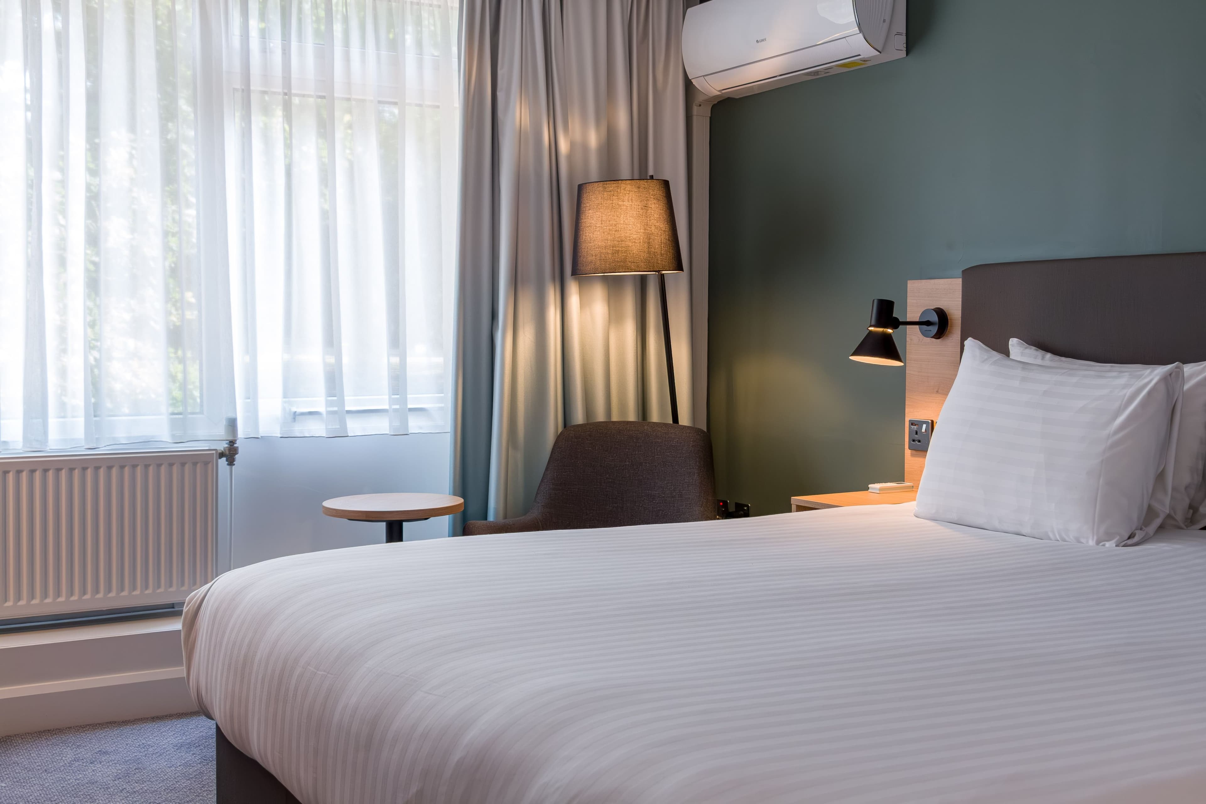 Holiday Inn Newport — 6