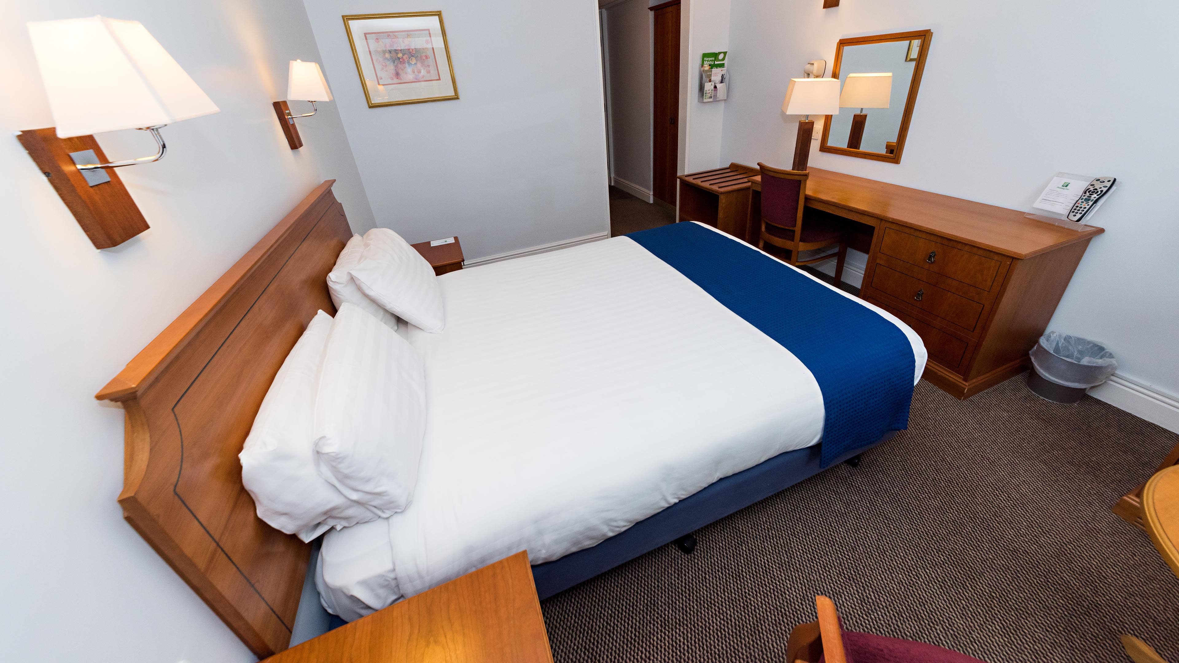 Holiday Inn Newport - Image 3