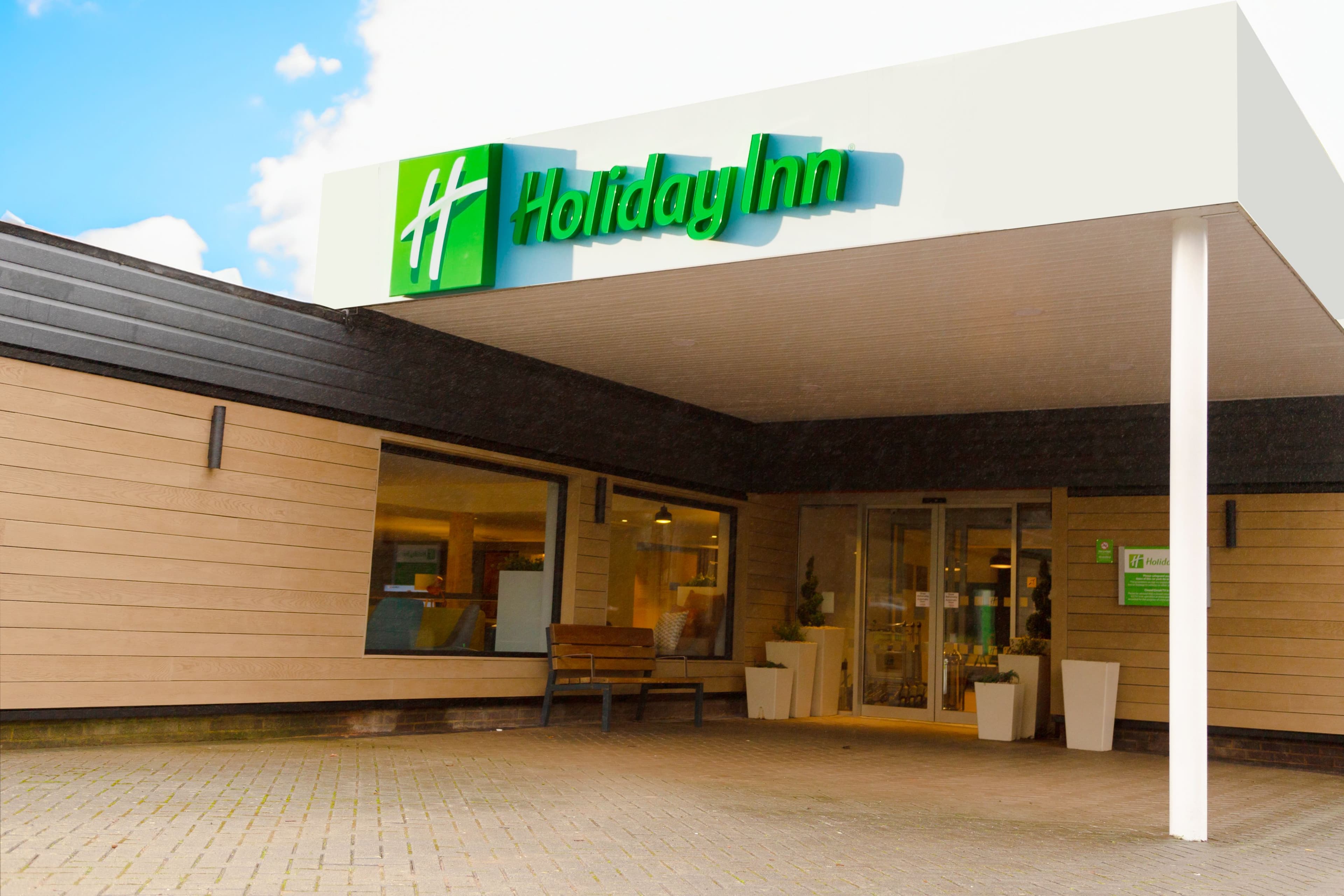 Holiday Inn Newport - Image 1