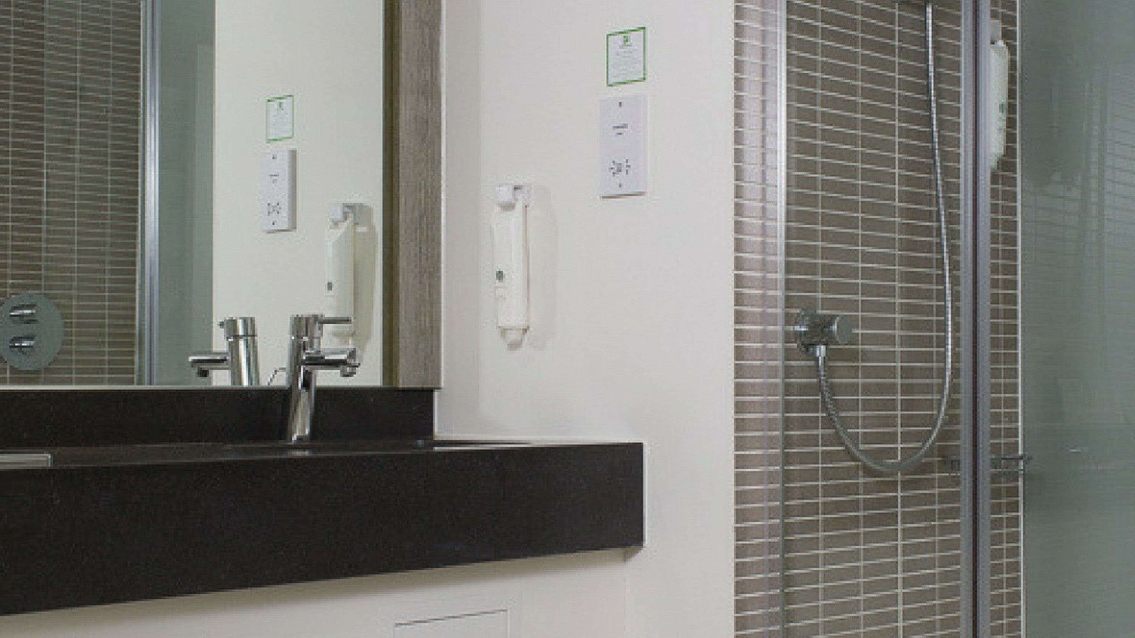 Holiday Inn Milton Keynes East M1, Jct.14 — 7