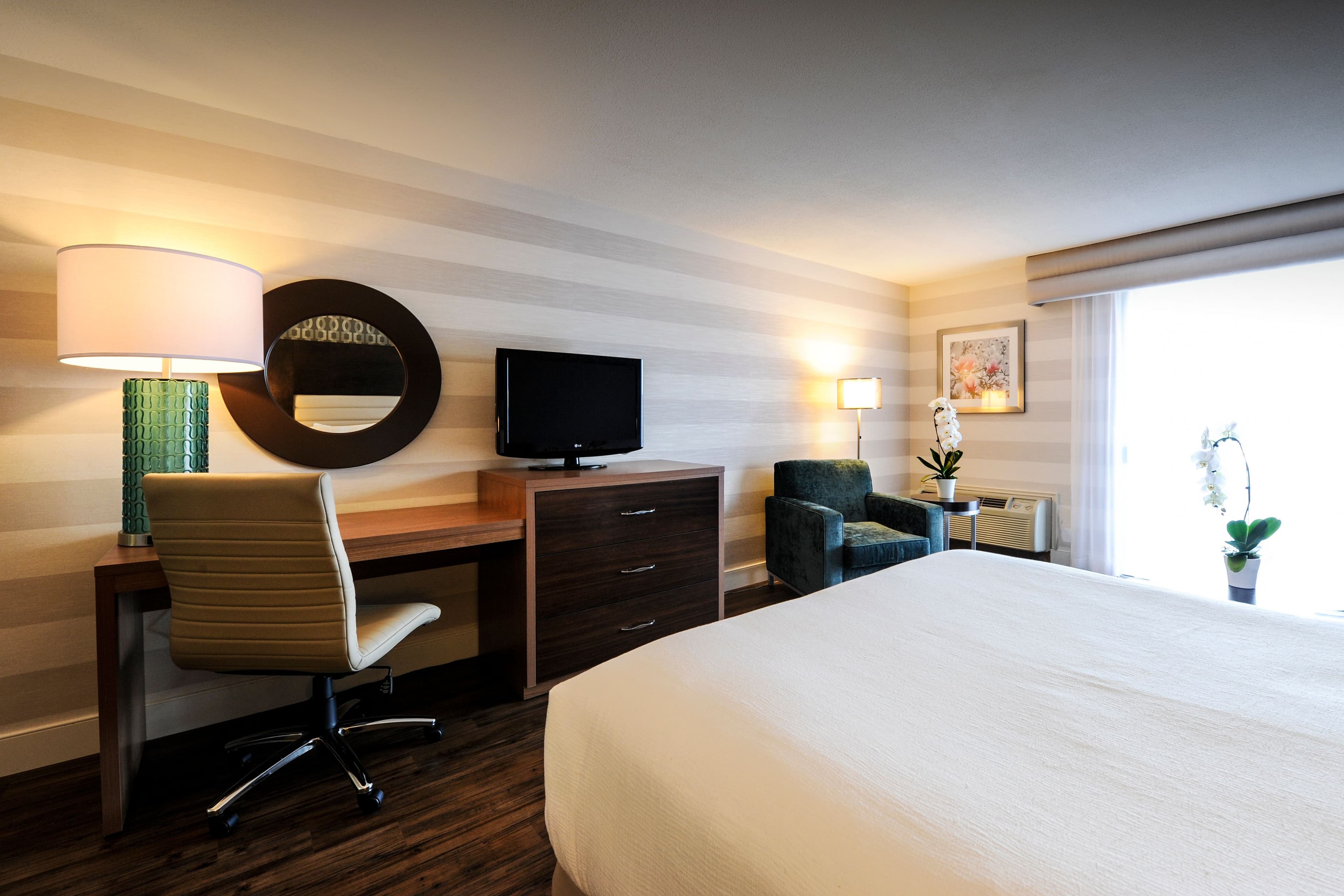Holiday Inn Niagara Falls - by the Falls - Image 2