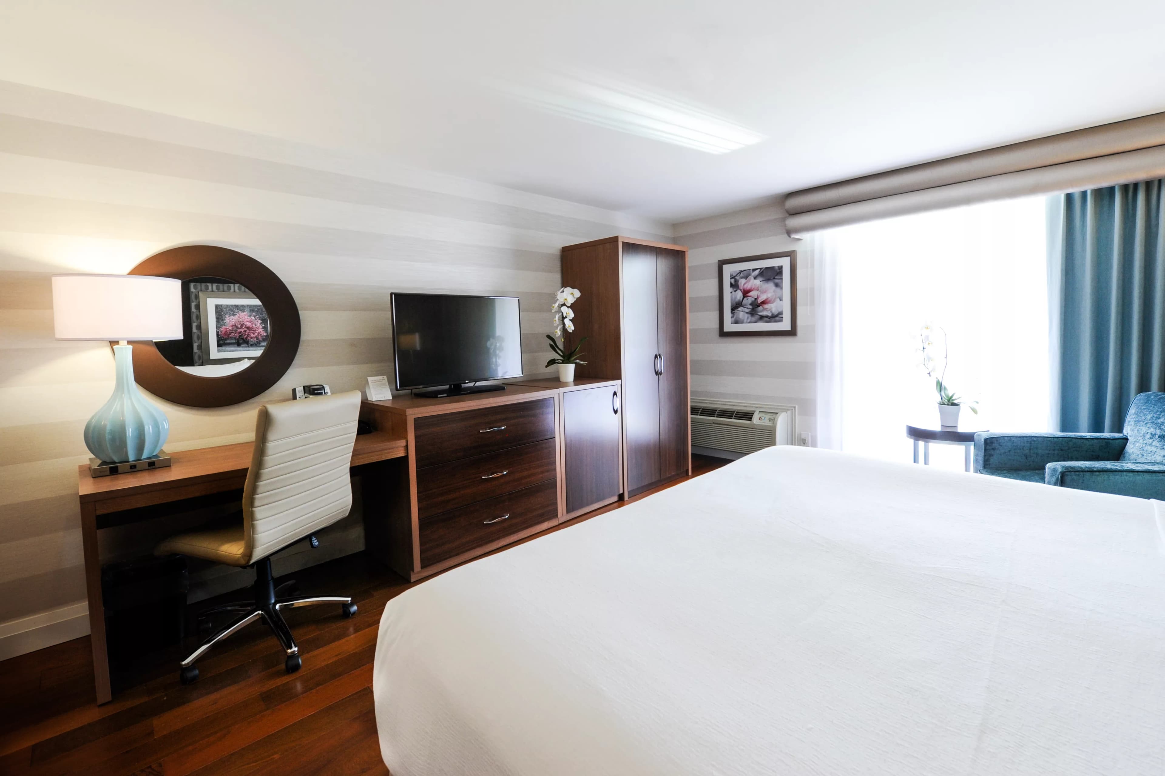 Holiday Inn Niagara Falls - by the Falls — 8