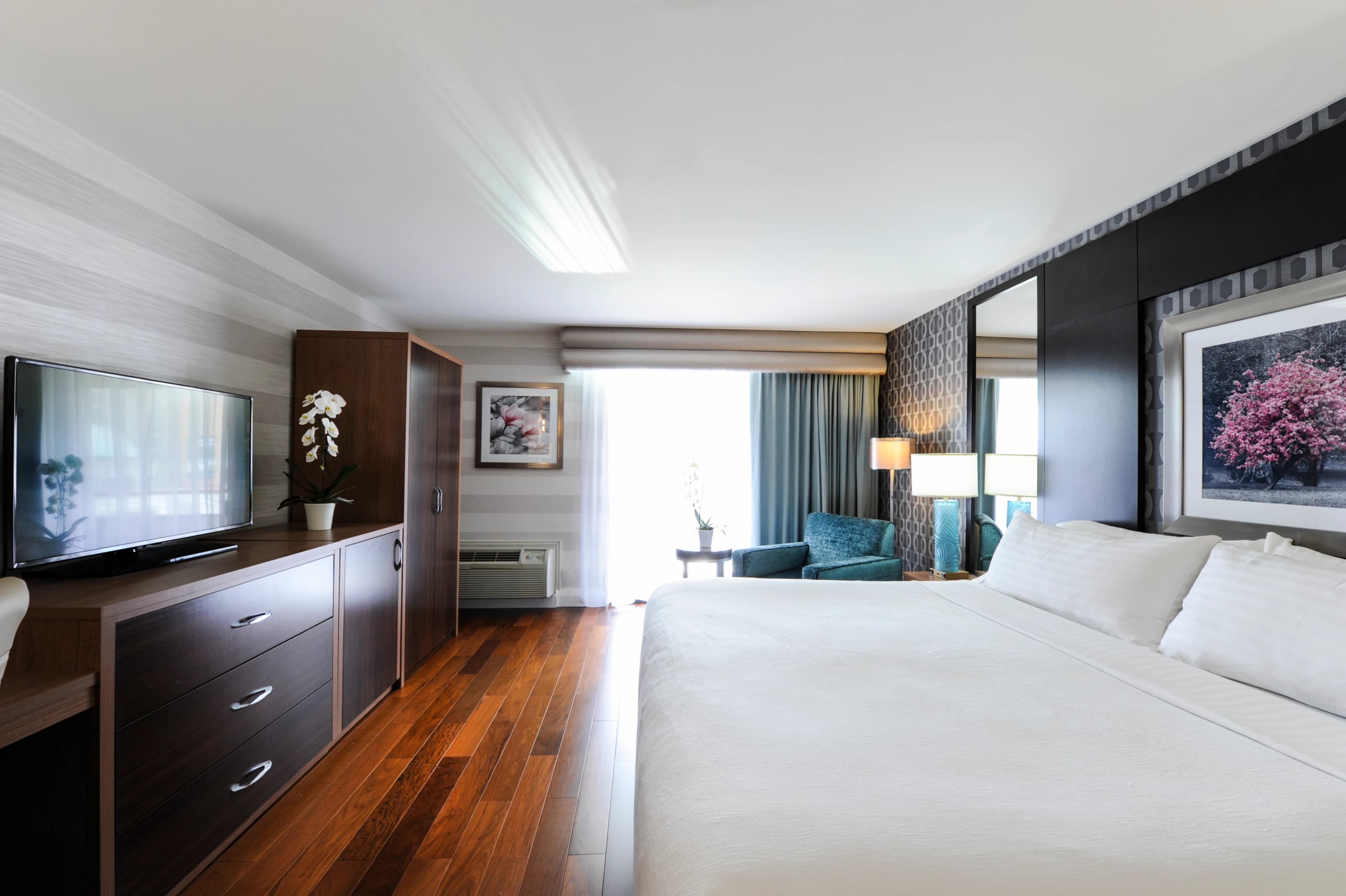 Holiday Inn Niagara Falls - by the Falls — 9