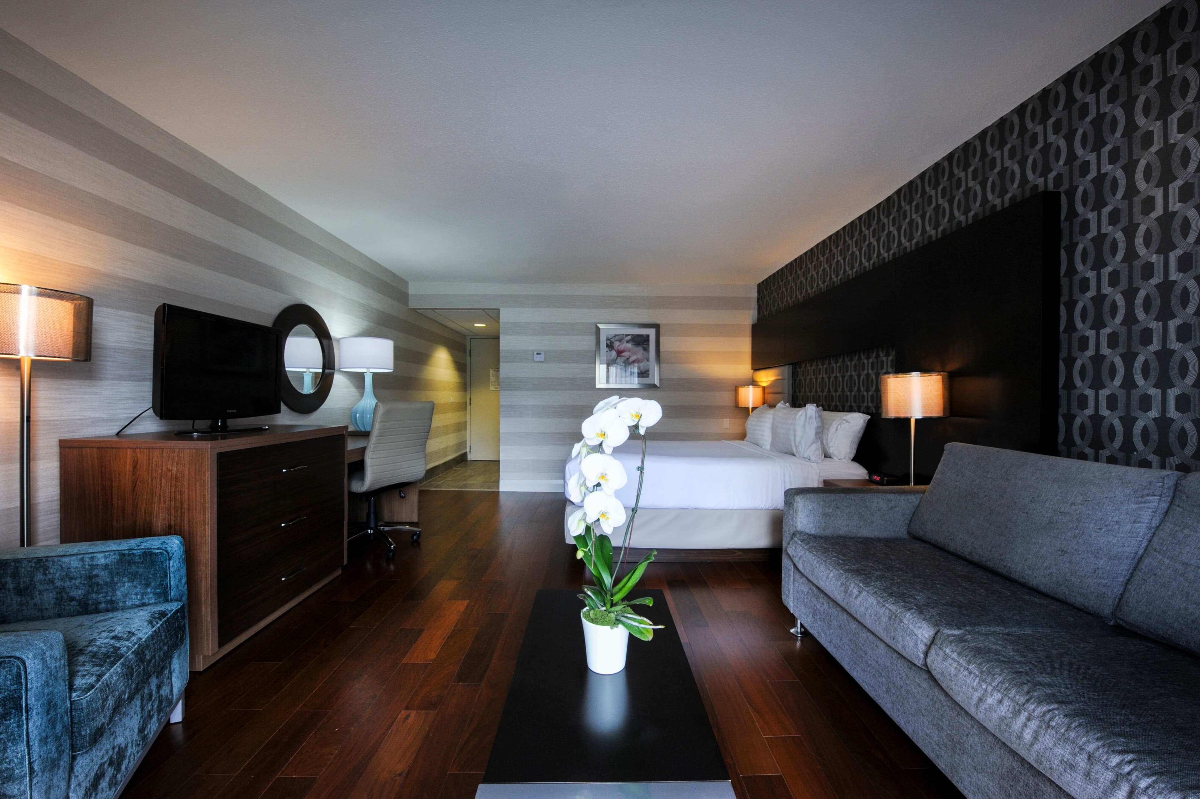 Holiday Inn Niagara Falls - by the Falls — 10