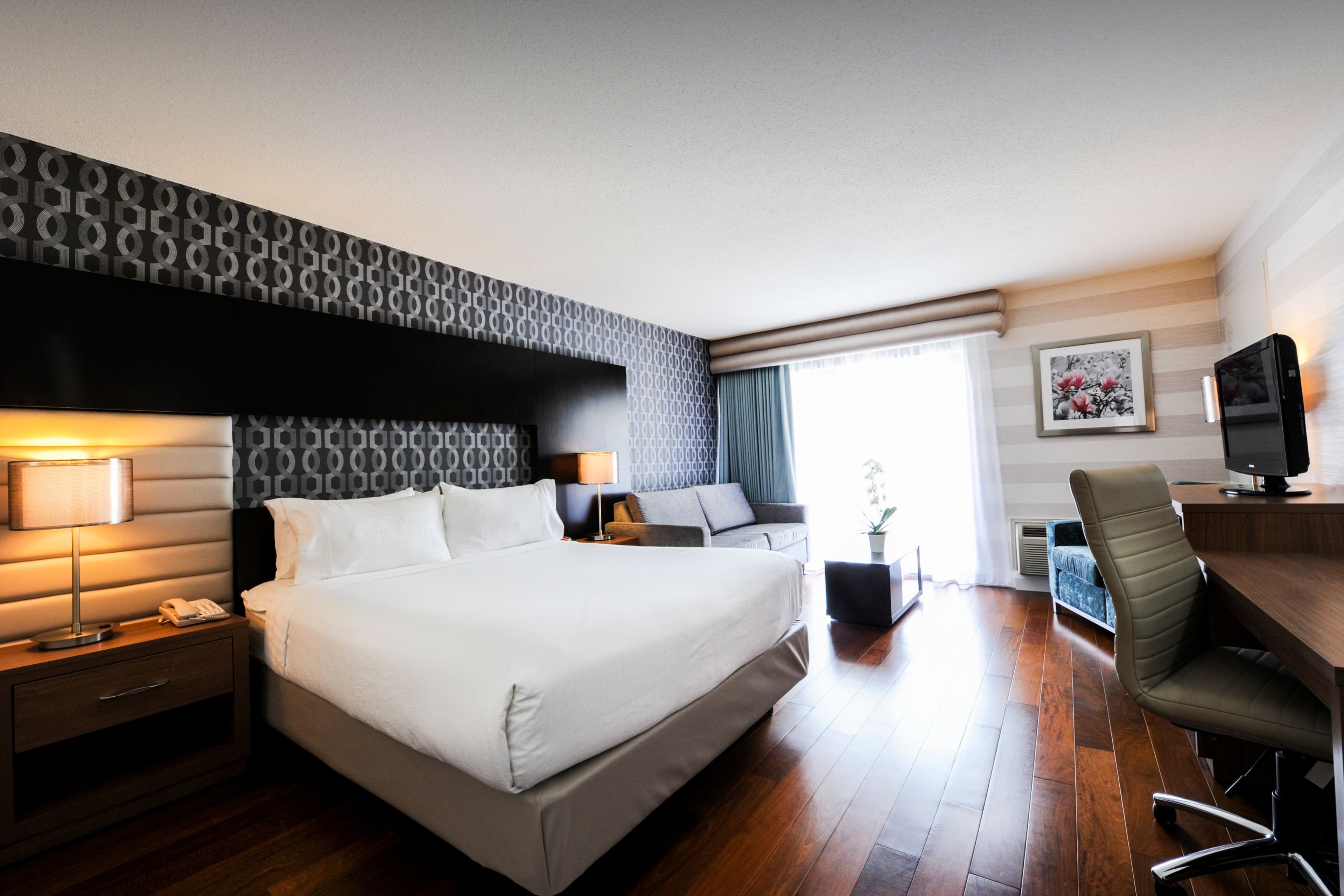 Holiday Inn Niagara Falls - by the Falls — 9