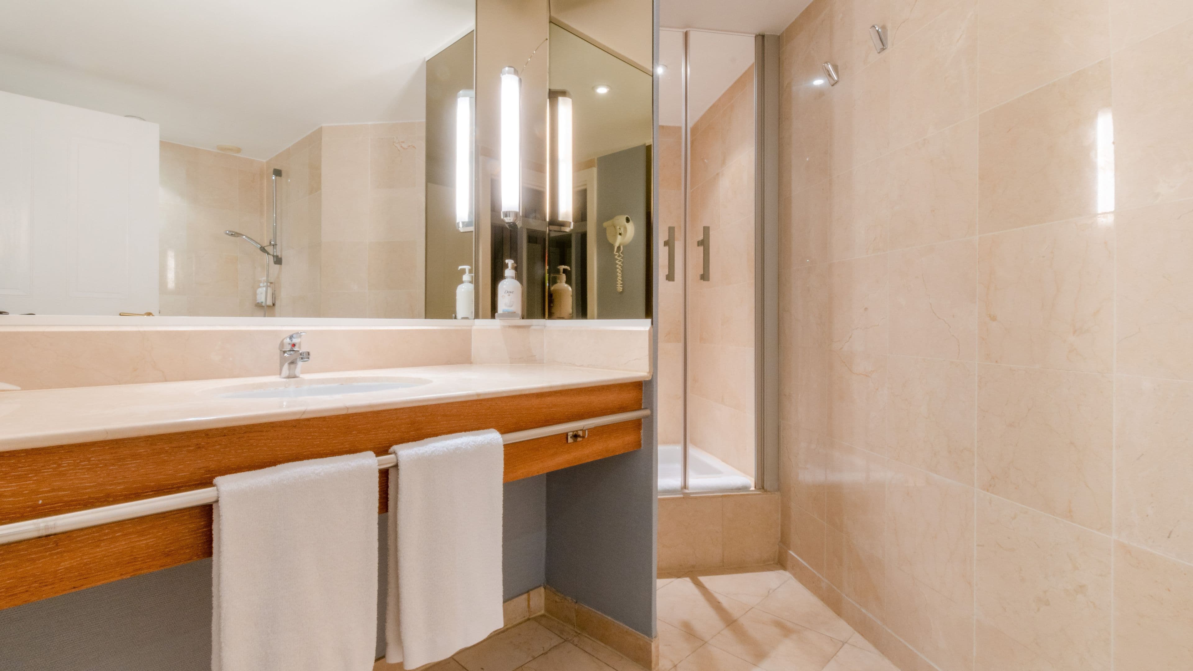 Holiday Inn Nice - Saint Laurent du Var — 8