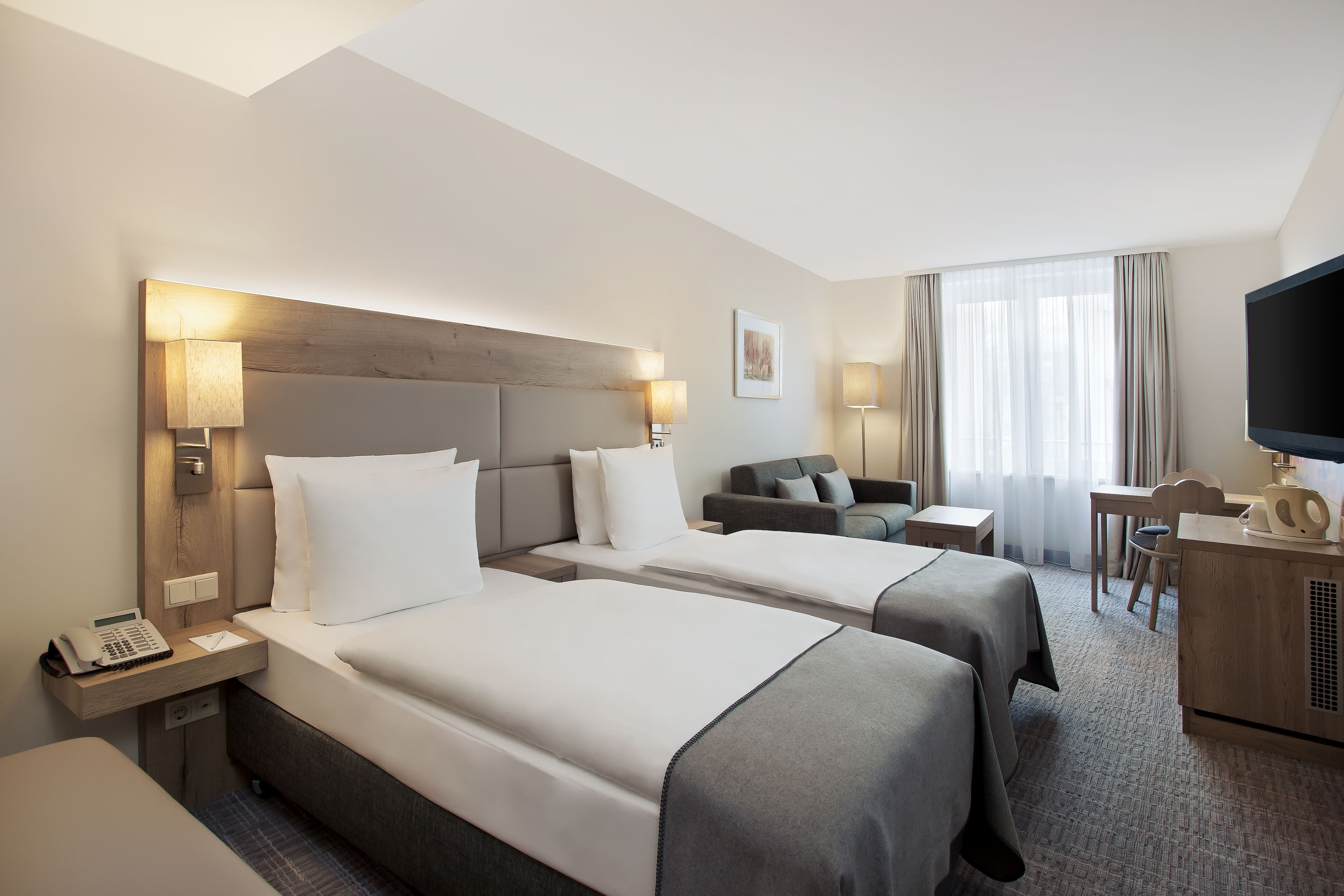 Holiday Inn Nürnberg City Centre - Image 5