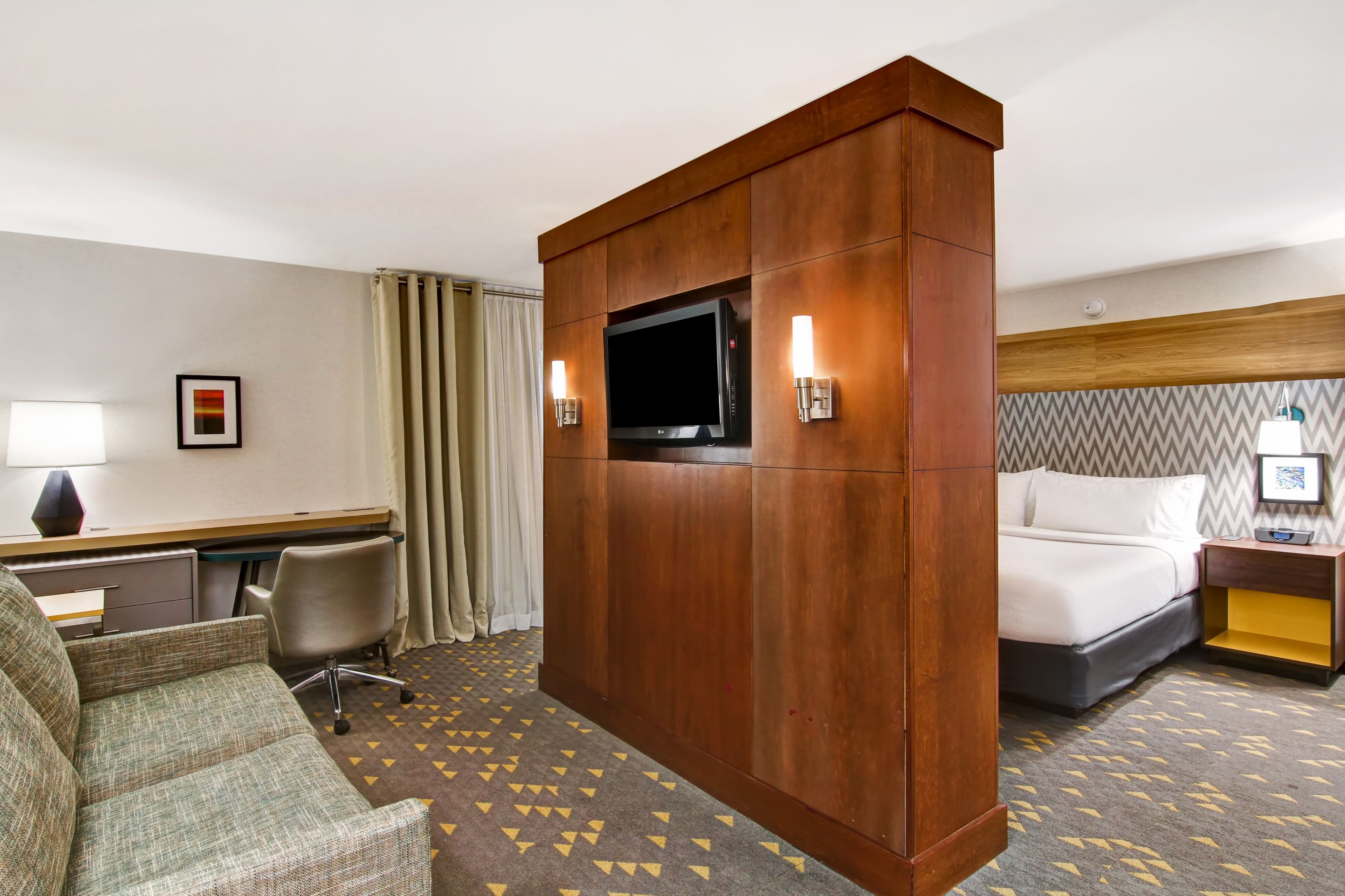 Holiday Inn Oakville (Centre) — 13