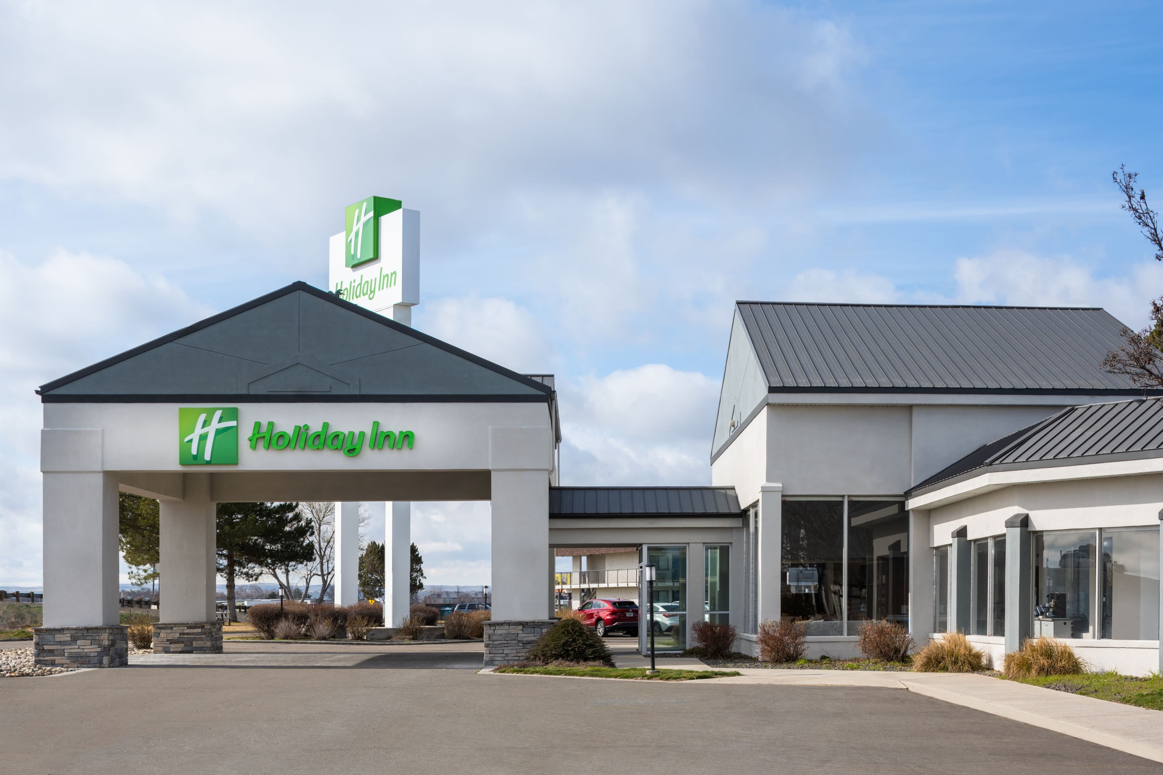 Holiday Inn Ontario - Image 1