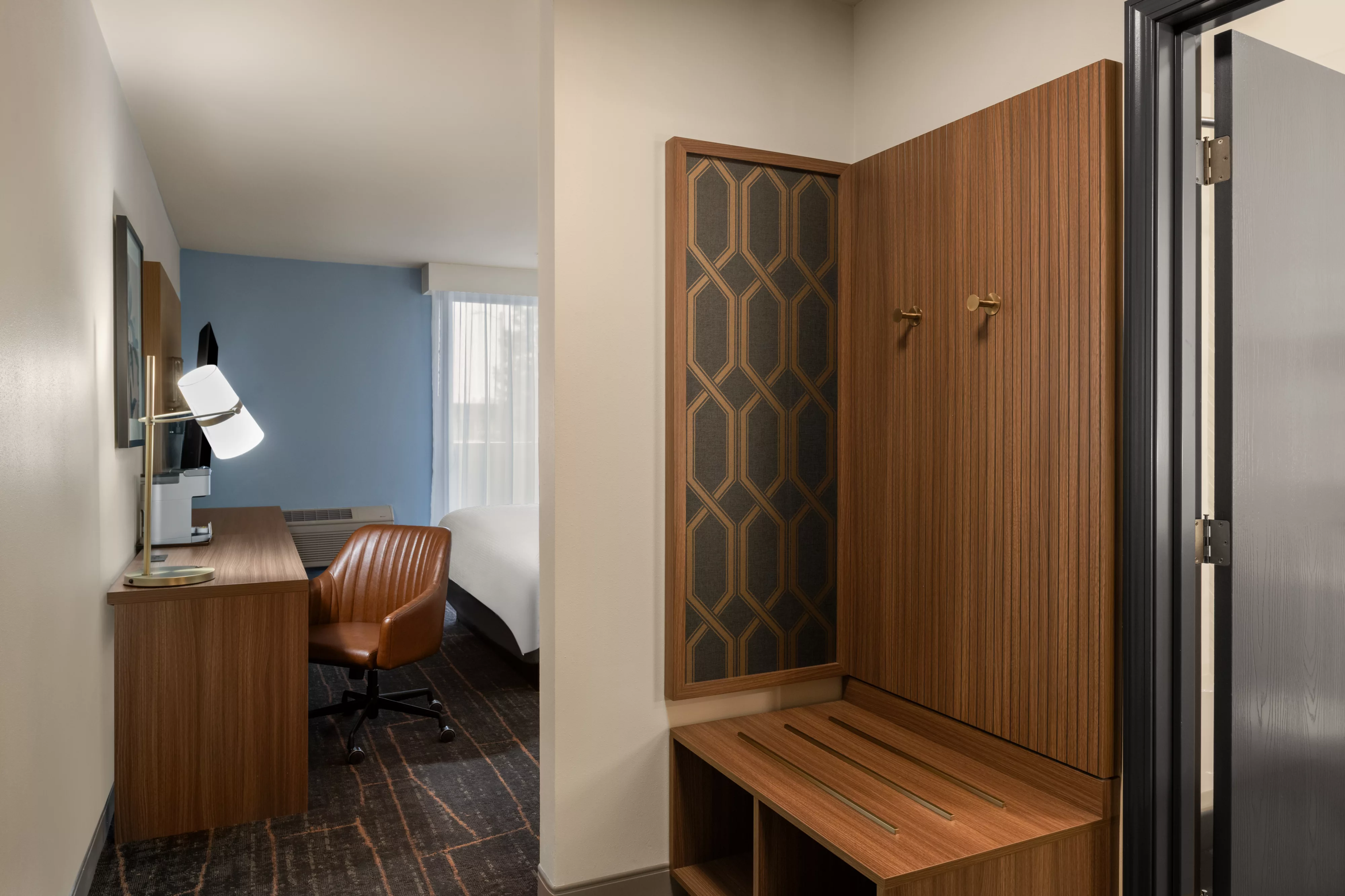 Holiday Inn Ontario — 7