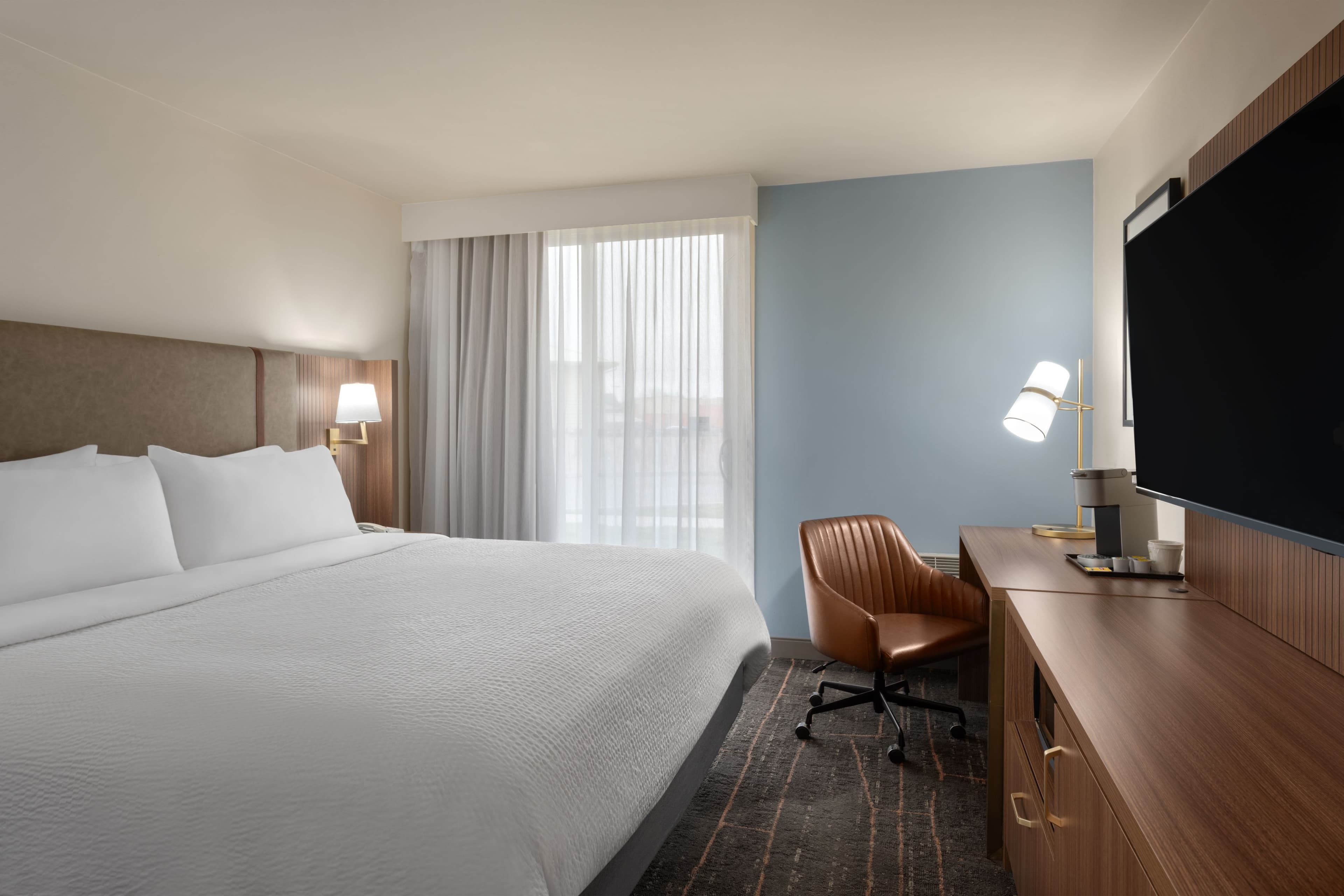 Holiday Inn Ontario - Image 5