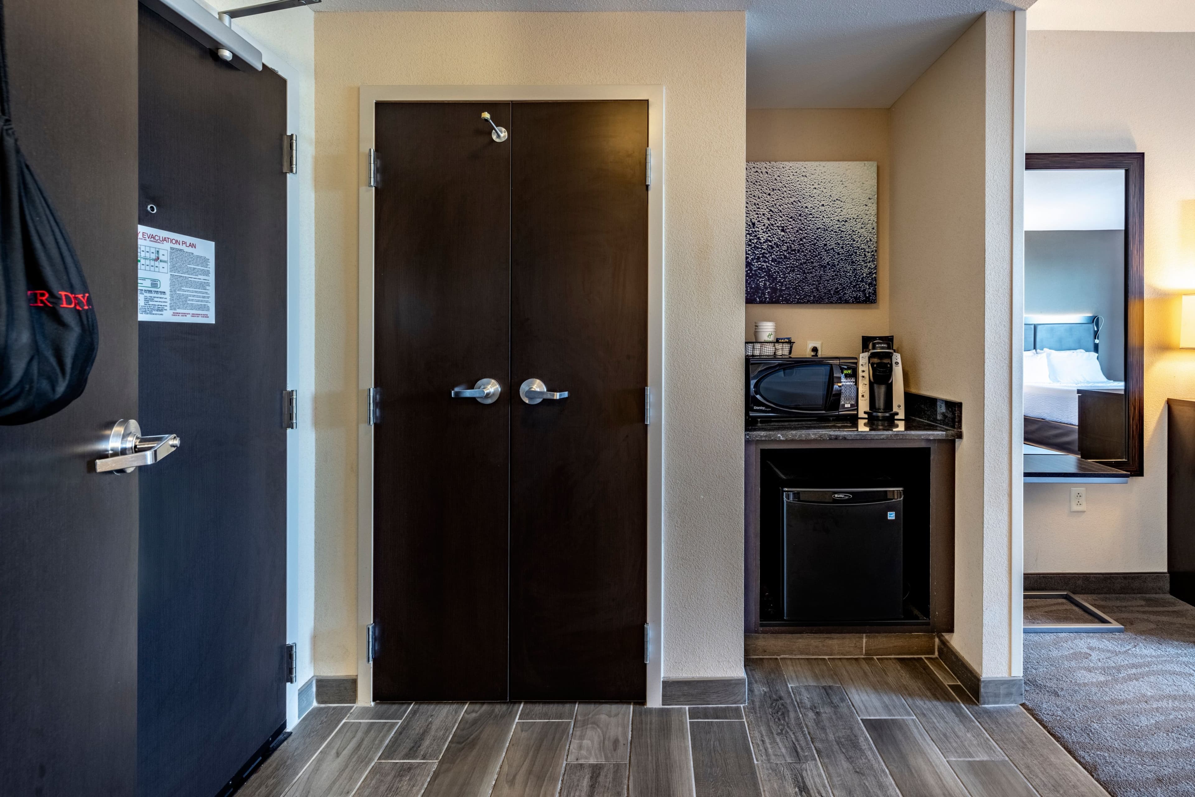 1 King Standard Communications Accessible Balcony - Image 1