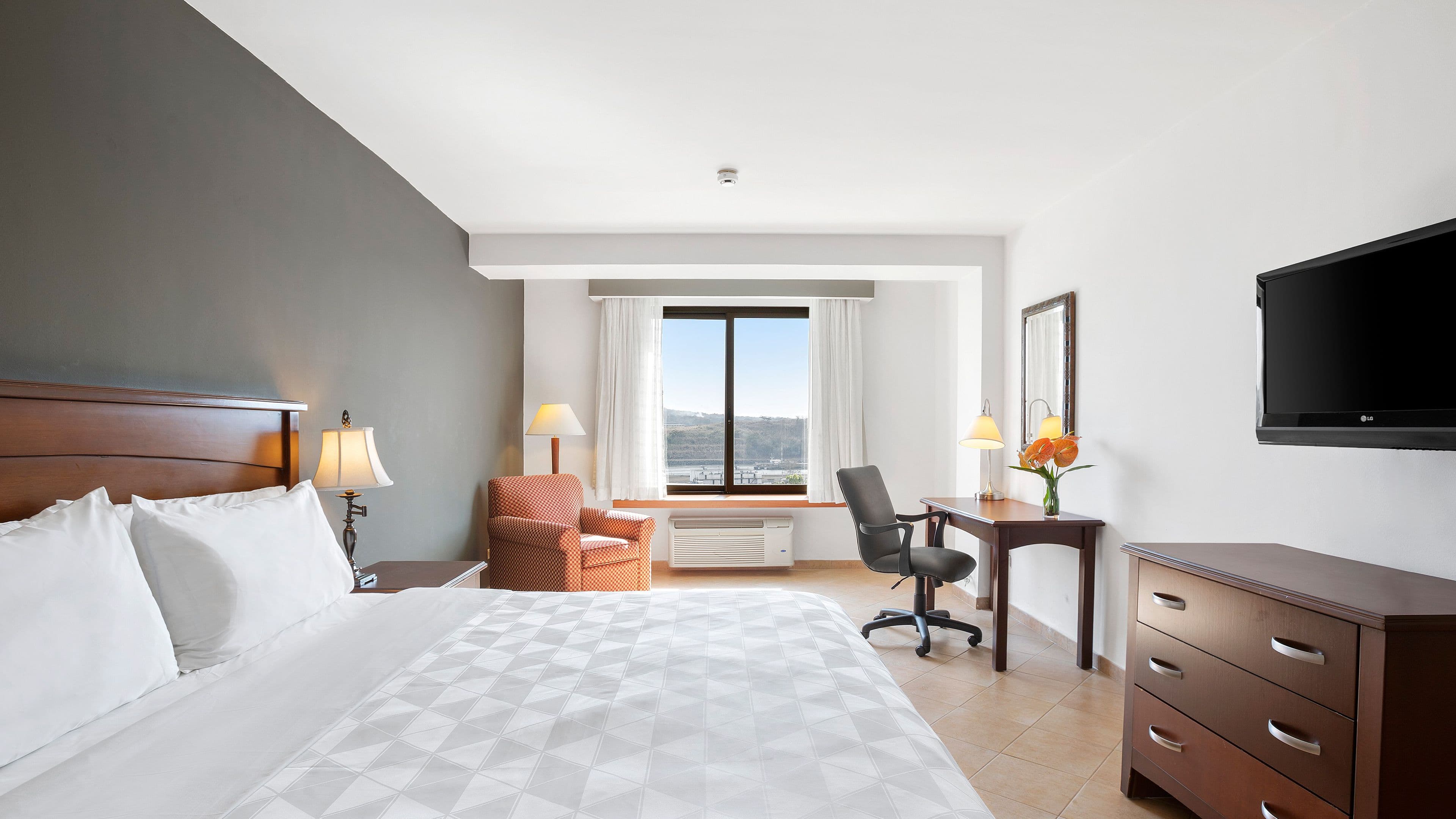 Holiday Inn Panama Canal - Image 5