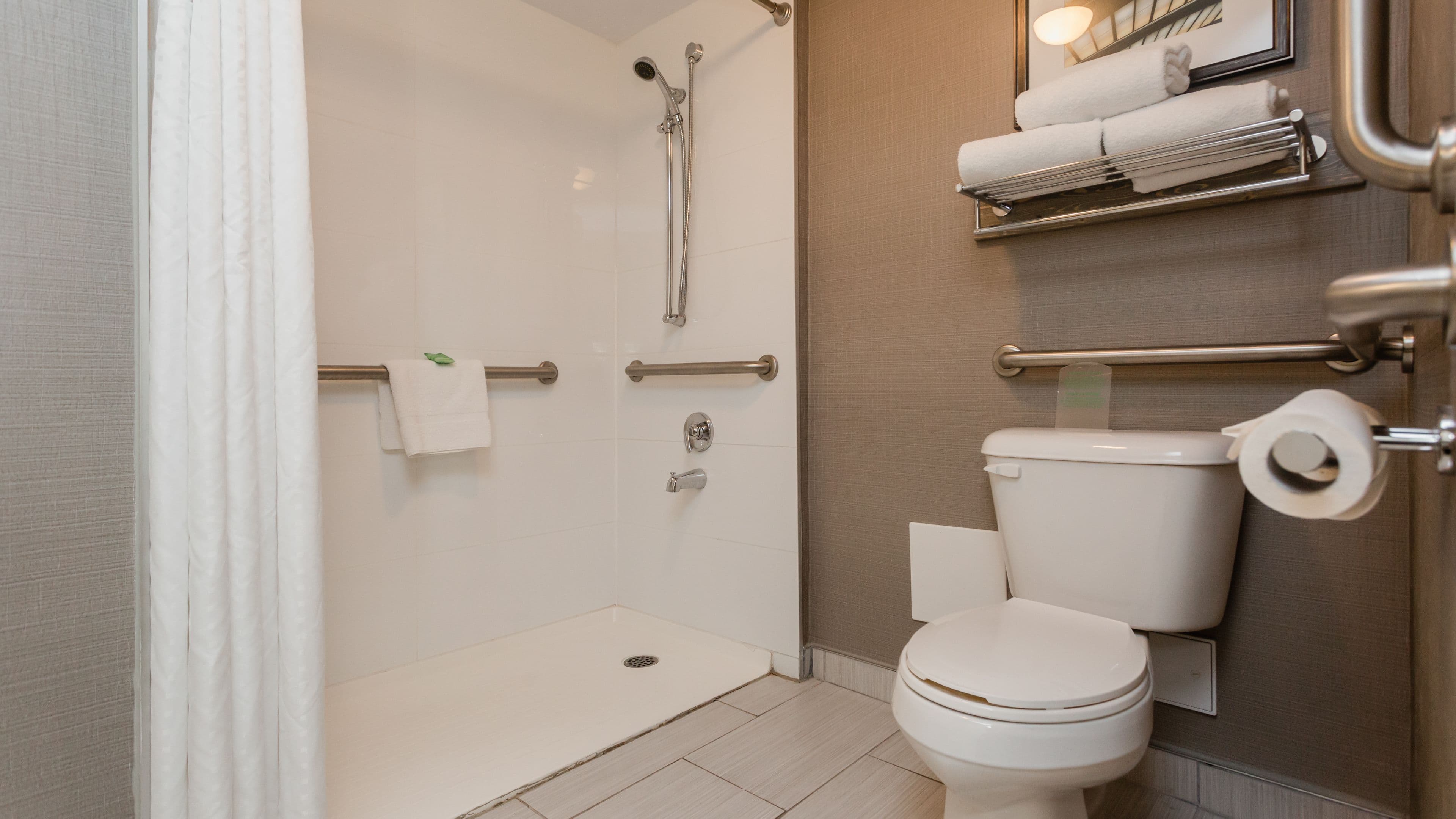 Holiday Inn Peterborough-Waterfront - Image 5