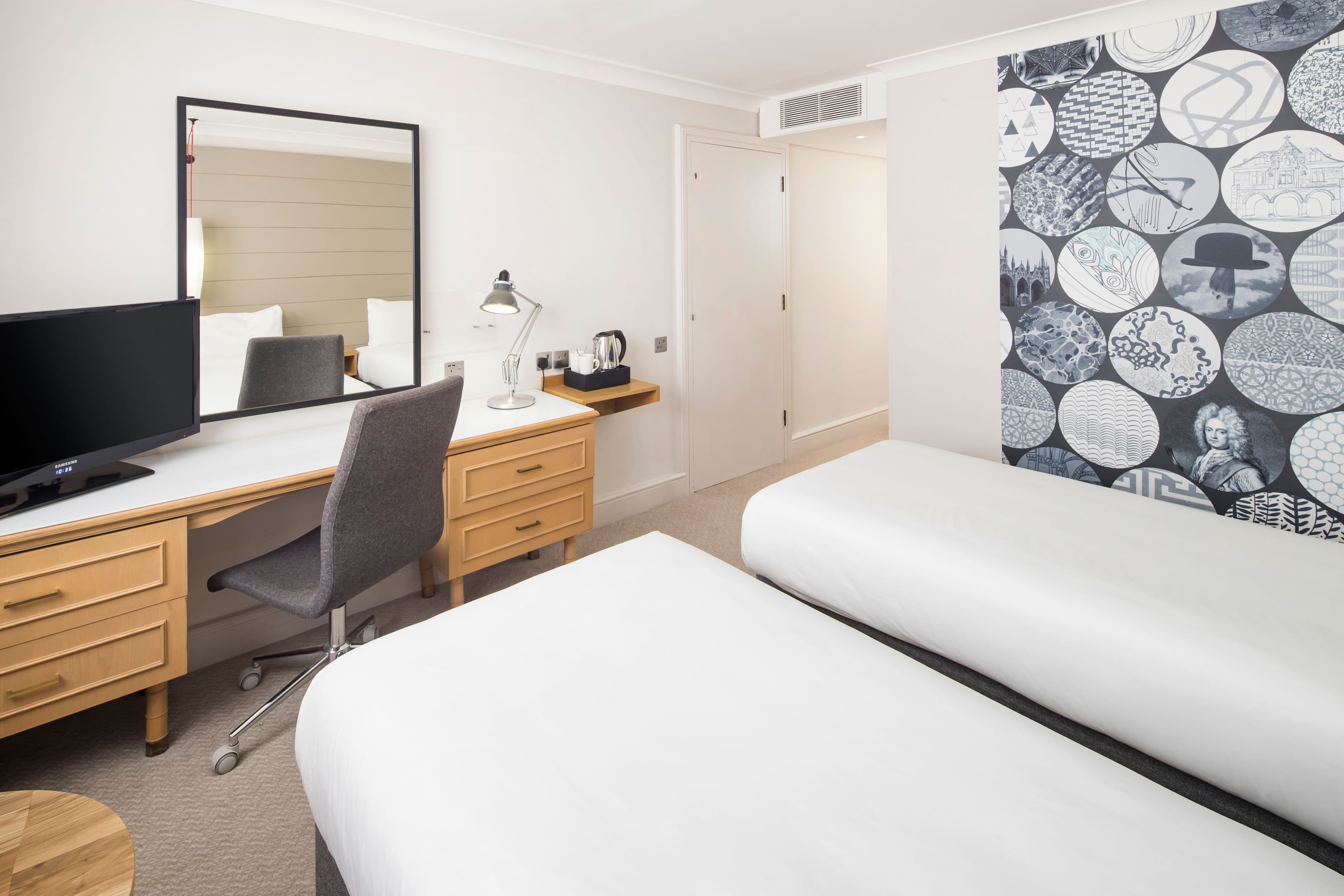 2 Single Beds Standard - Image 1
