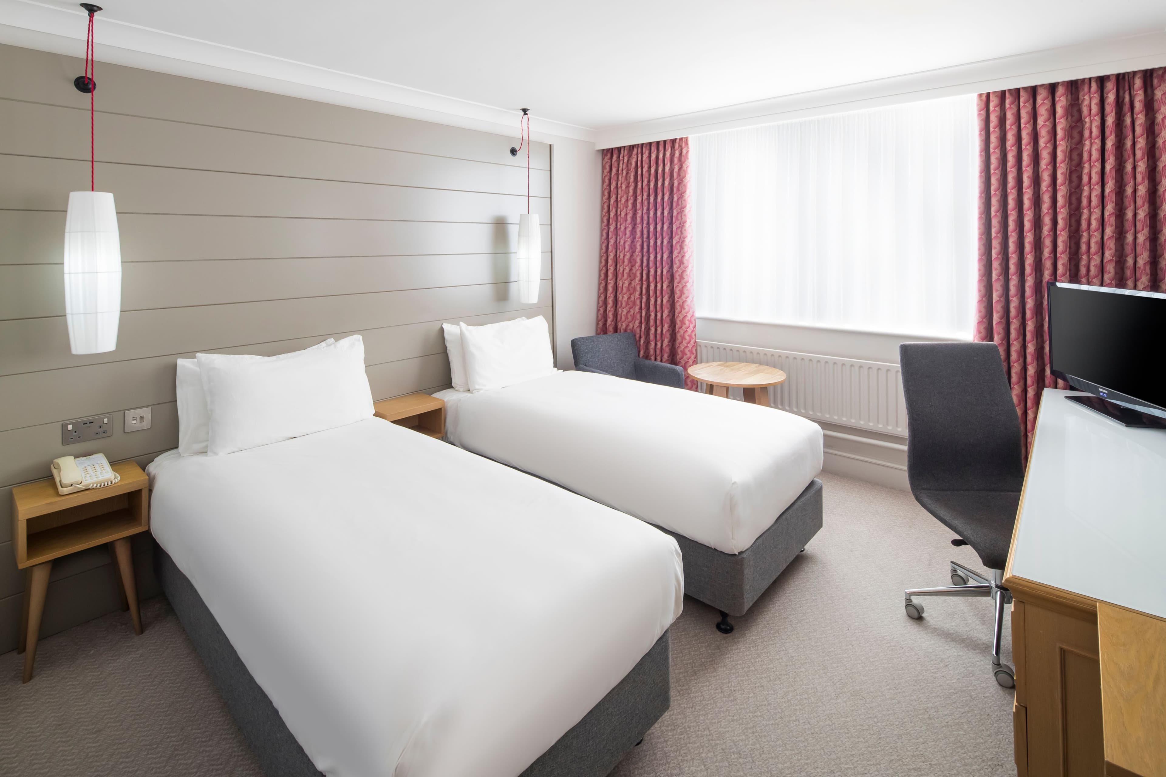 2 Single Beds Standard - Image 2