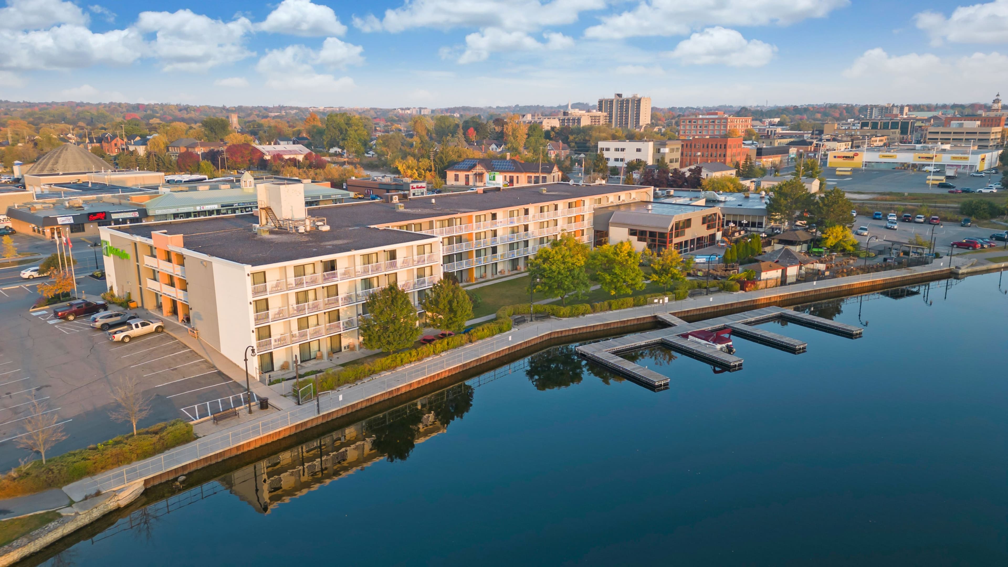 Holiday Inn Peterborough-Waterfront - Image 1