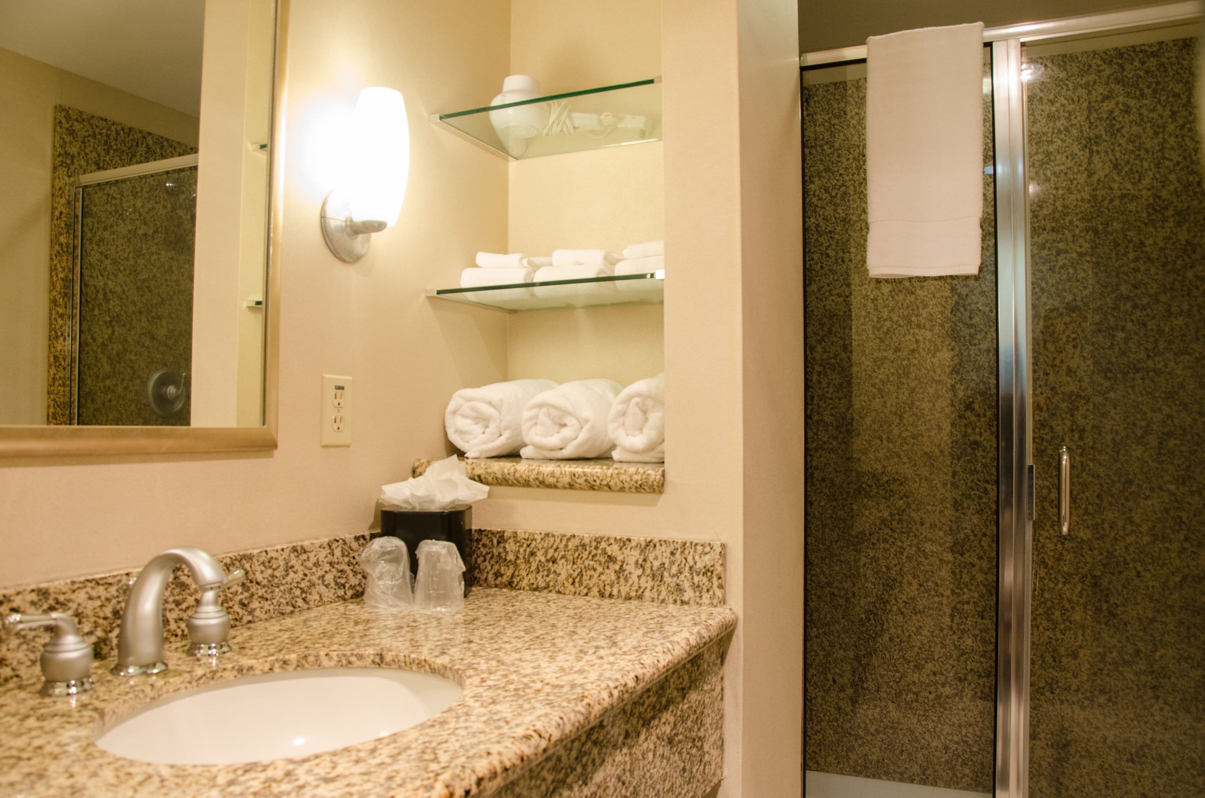 Holiday Inn Pewaukee-Milwaukee West — 6