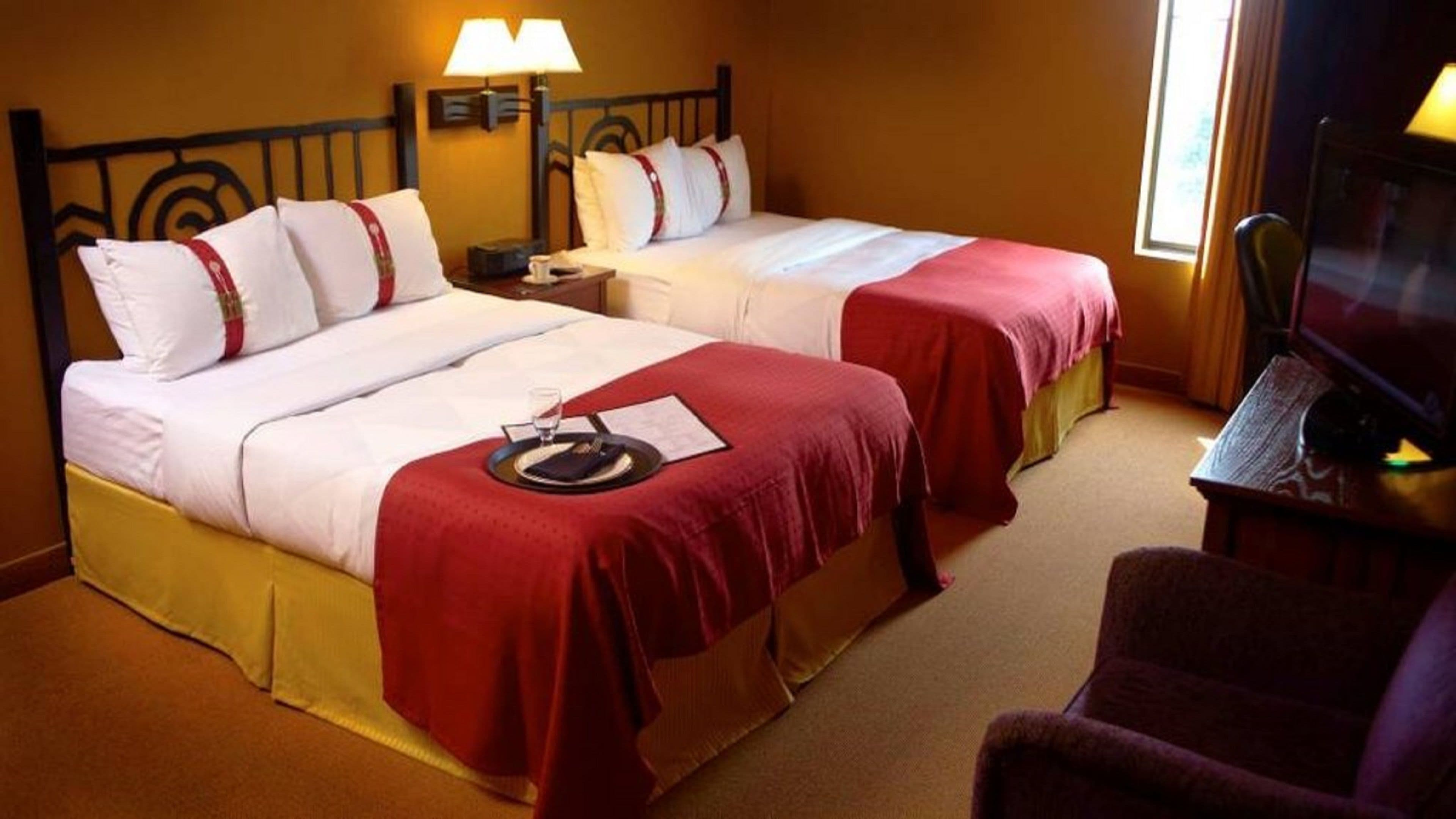 Holiday Inn Pewaukee-Milwaukee West — 11