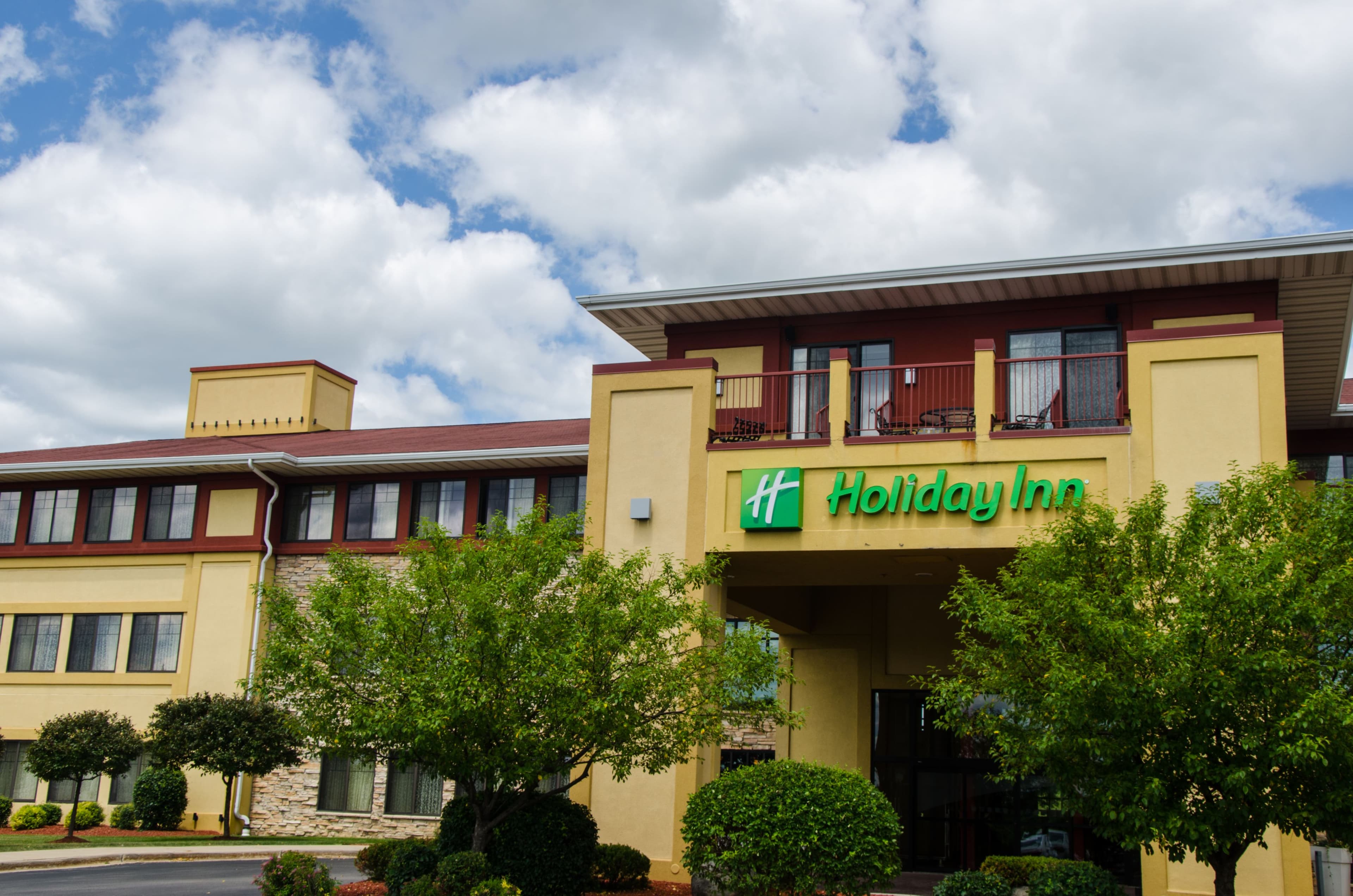 Holiday Inn Pewaukee-Milwaukee West - Image 1