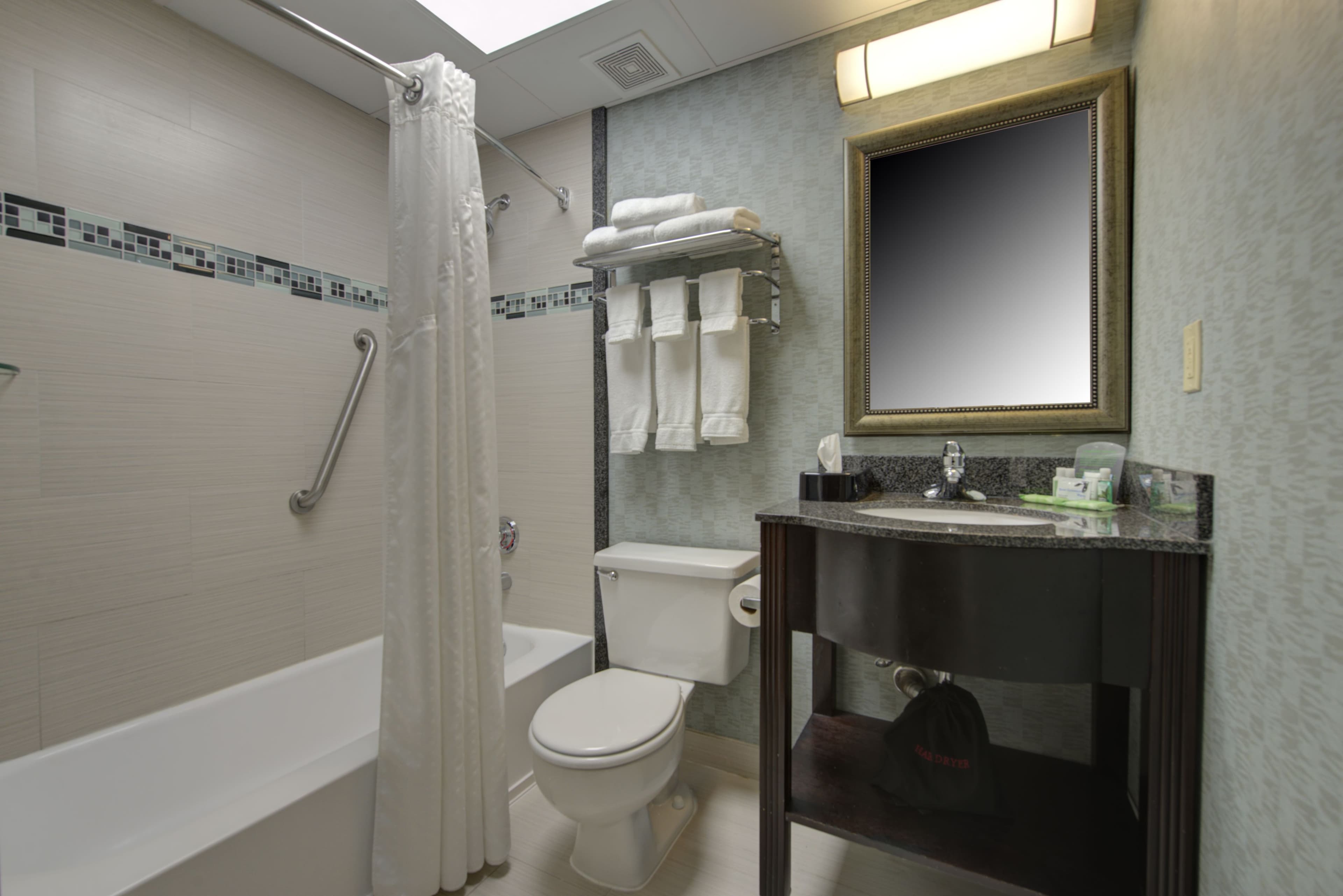 Holiday Inn Plainview-Long Island - Image 4