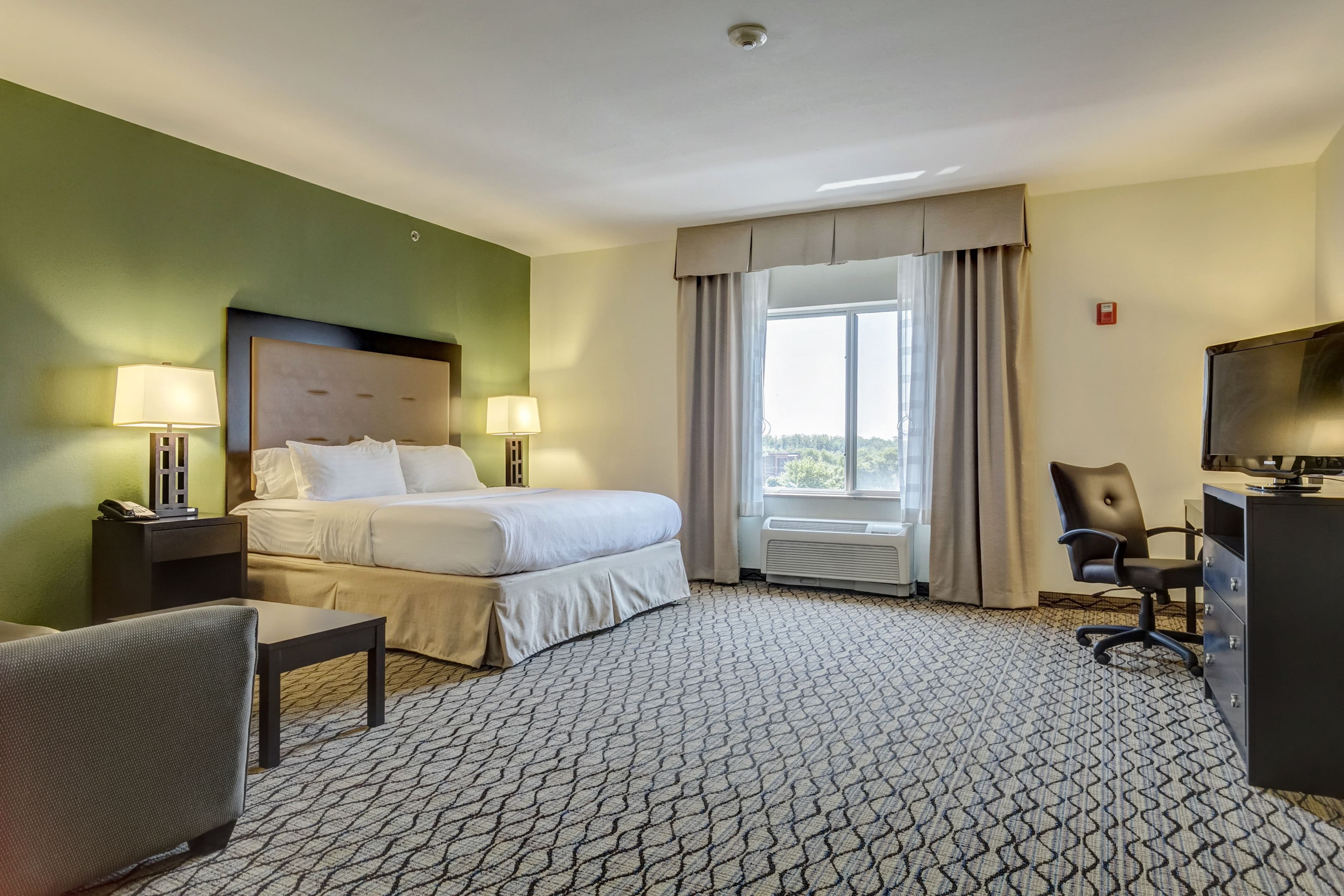 Holiday Inn Poplar Bluff — 7